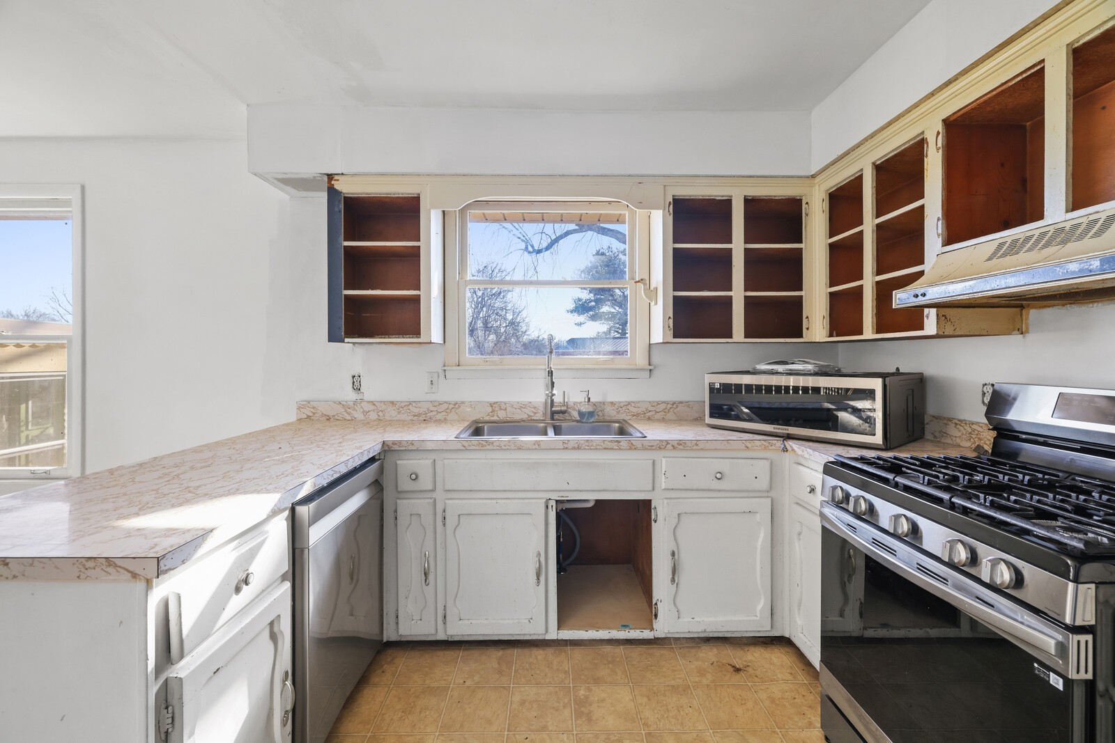 110 Lake Point Dr