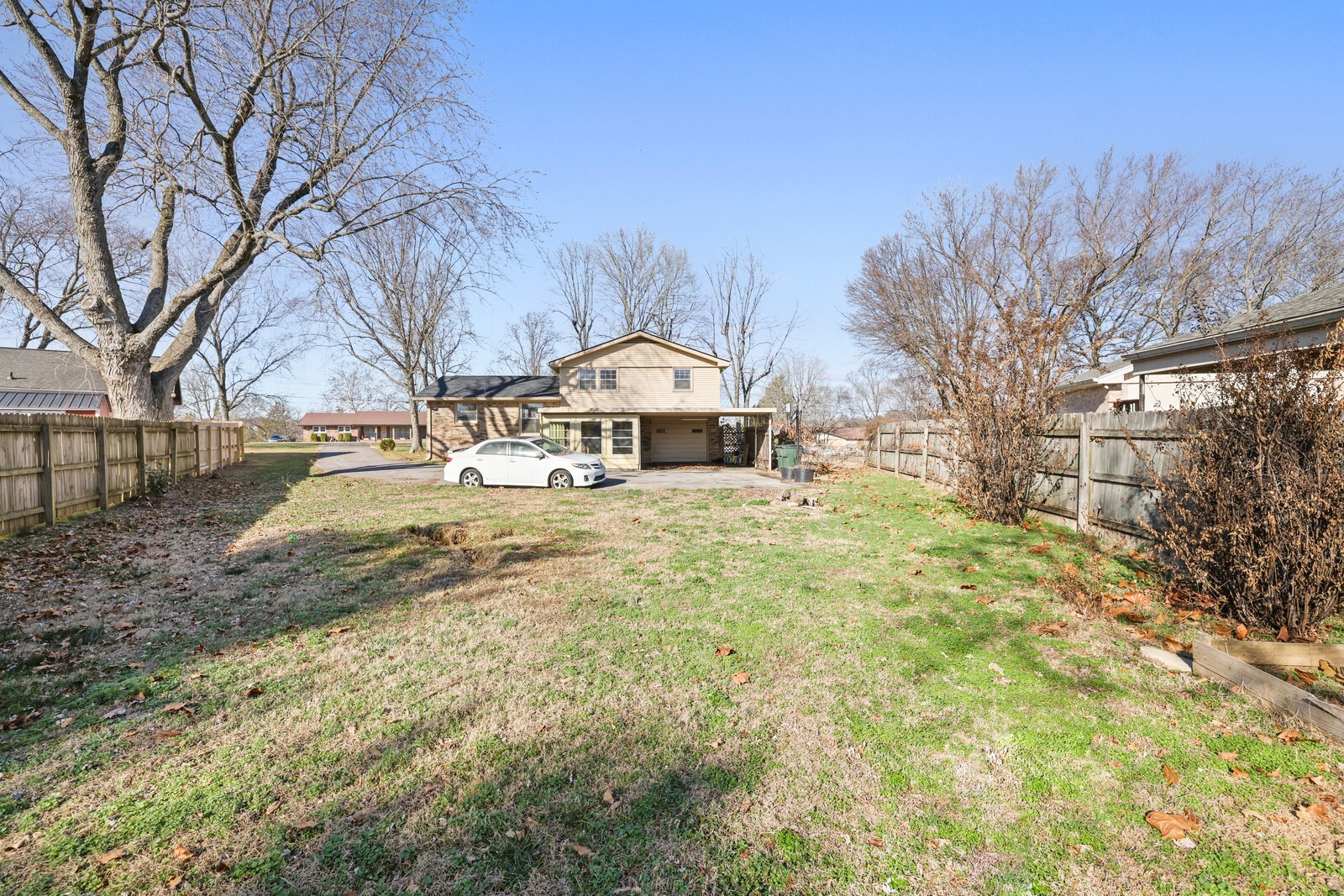 110 Lake Point Dr