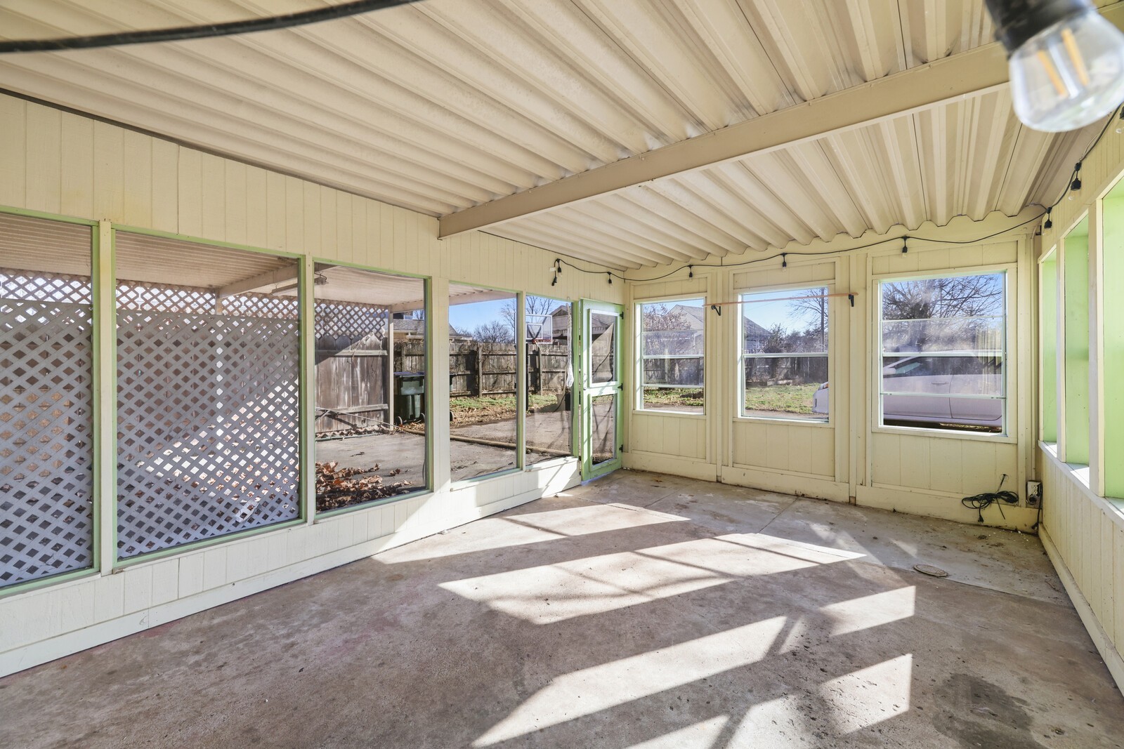 110 Lake Point Dr