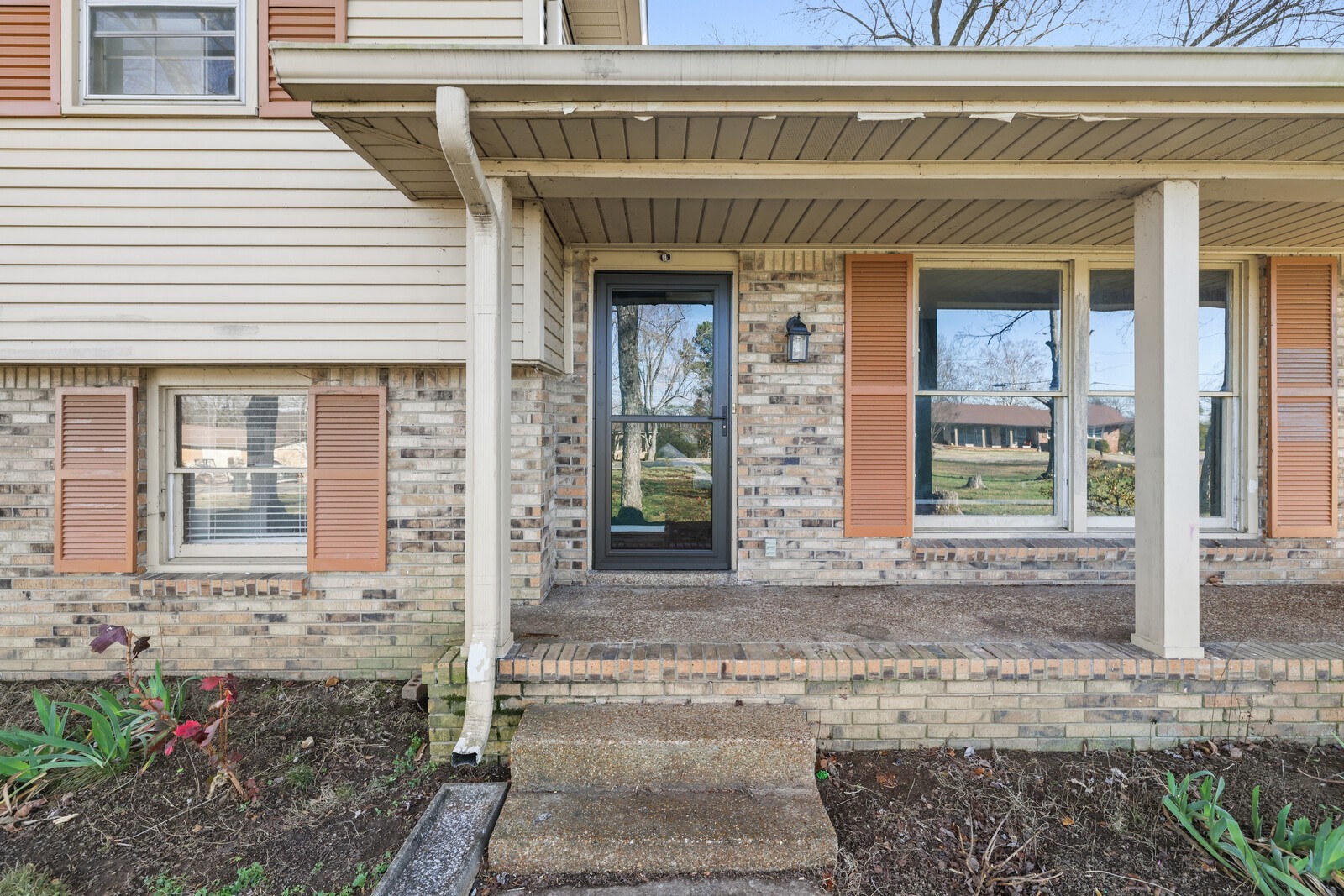 110 Lake Point Dr
