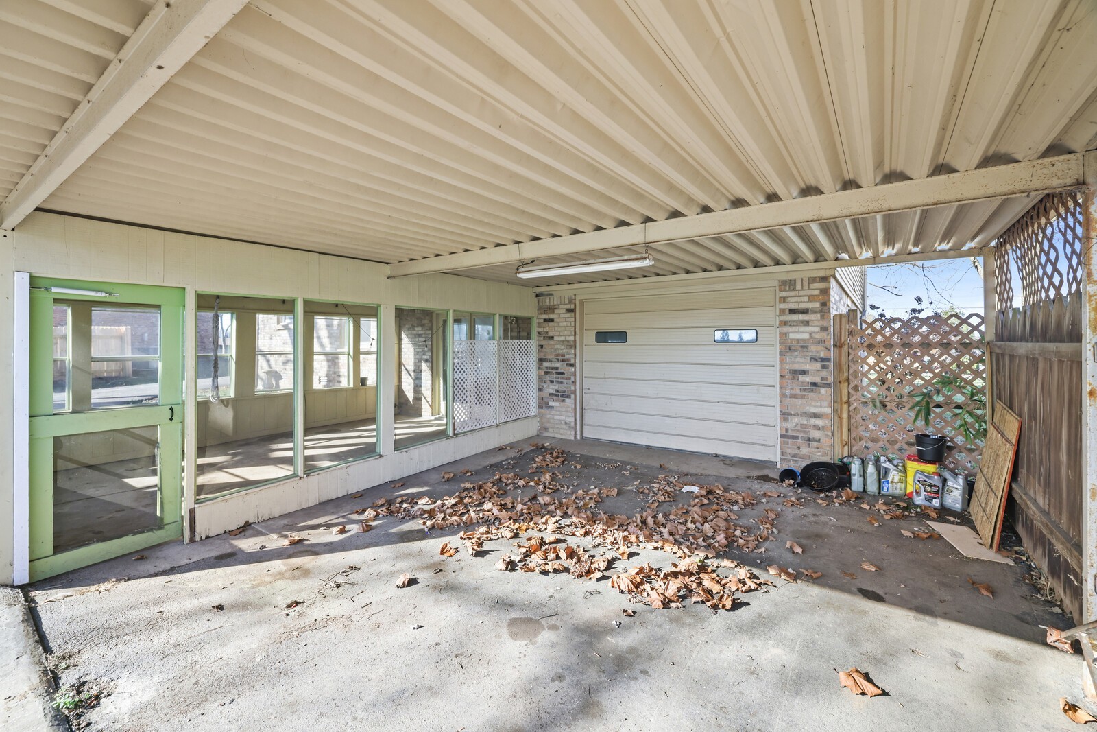 110 Lake Point Dr