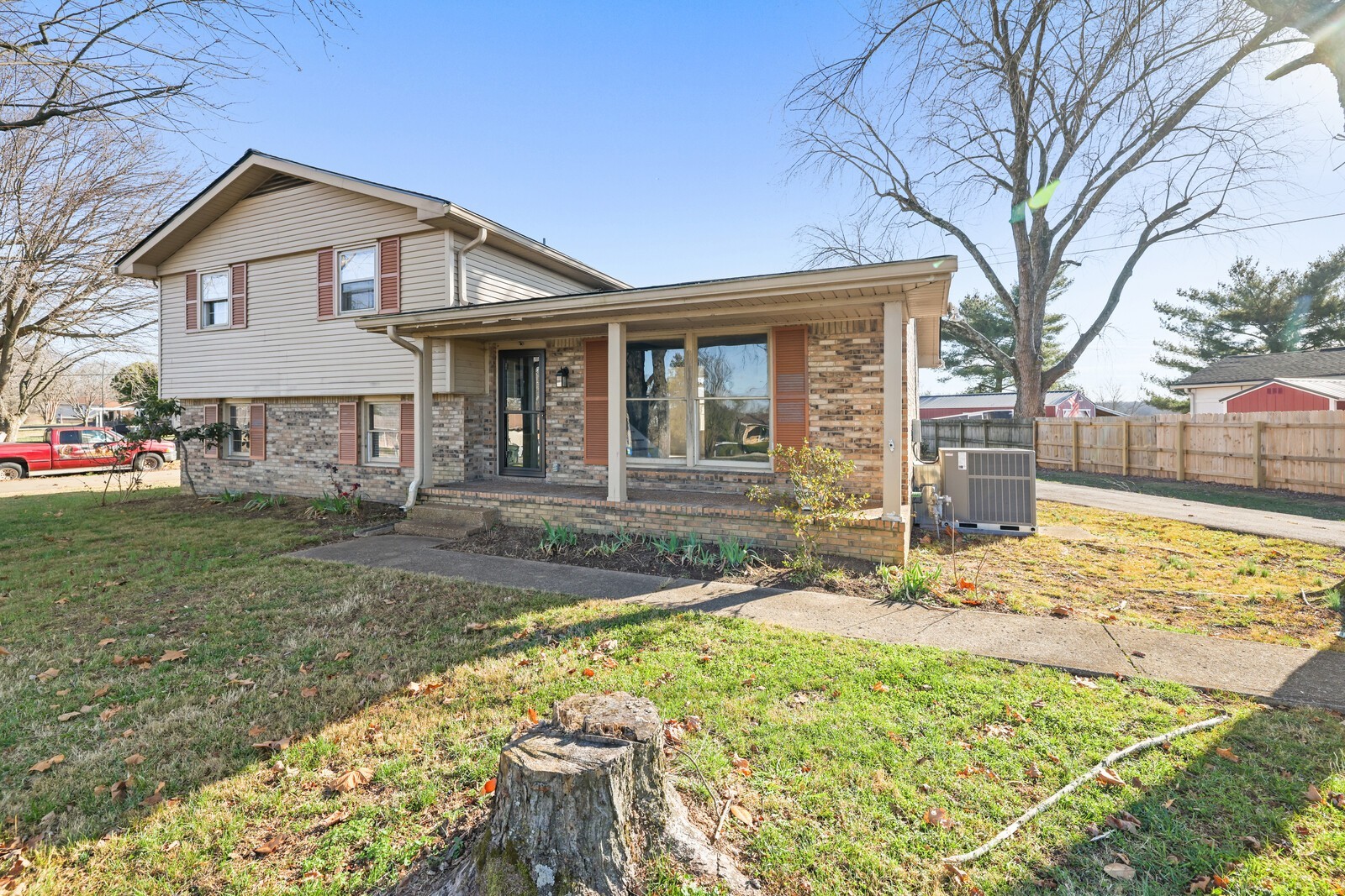 110 Lake Point Dr