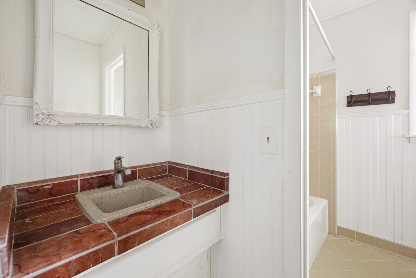 110 Lake Point Dr