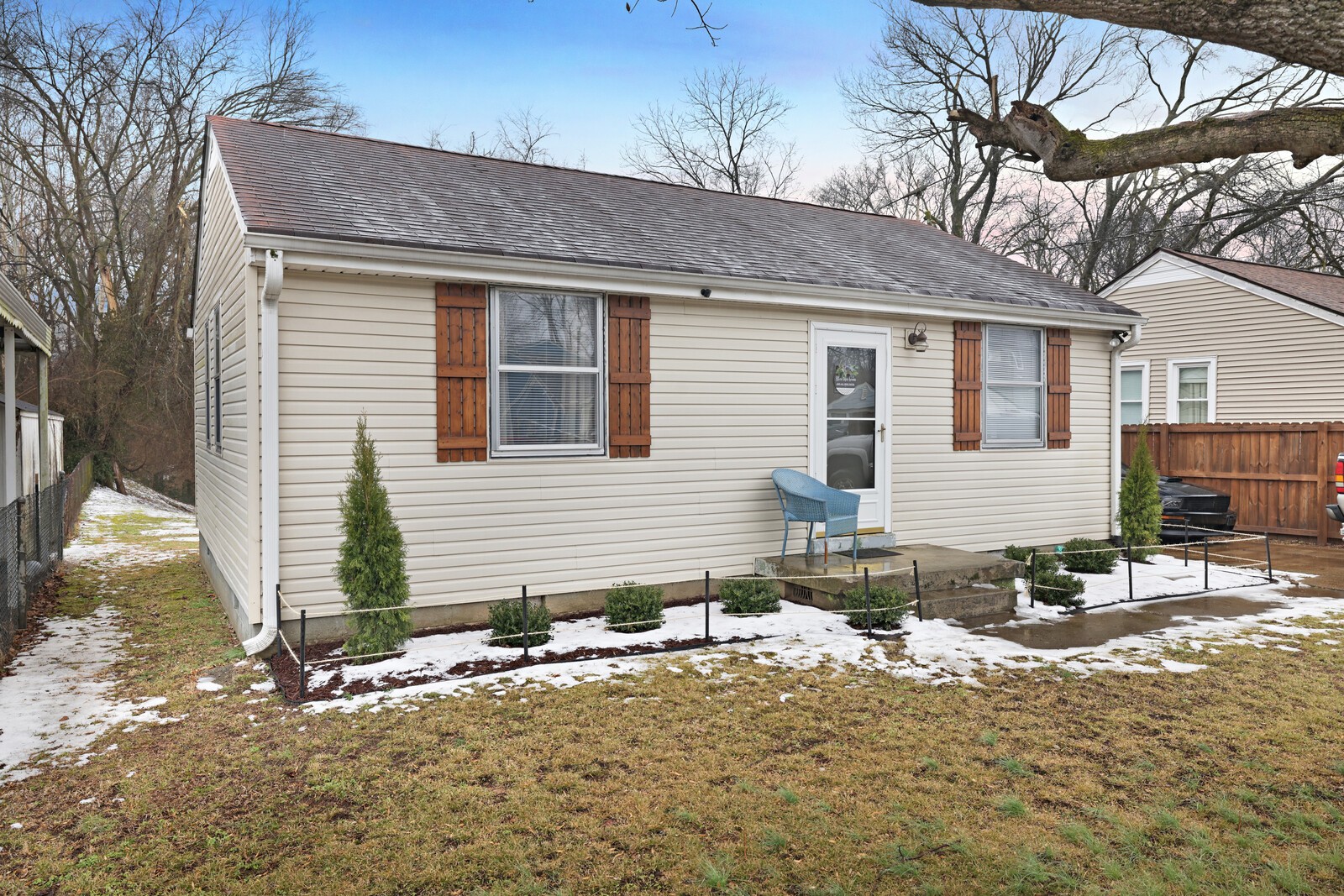 5805 Couch Dr