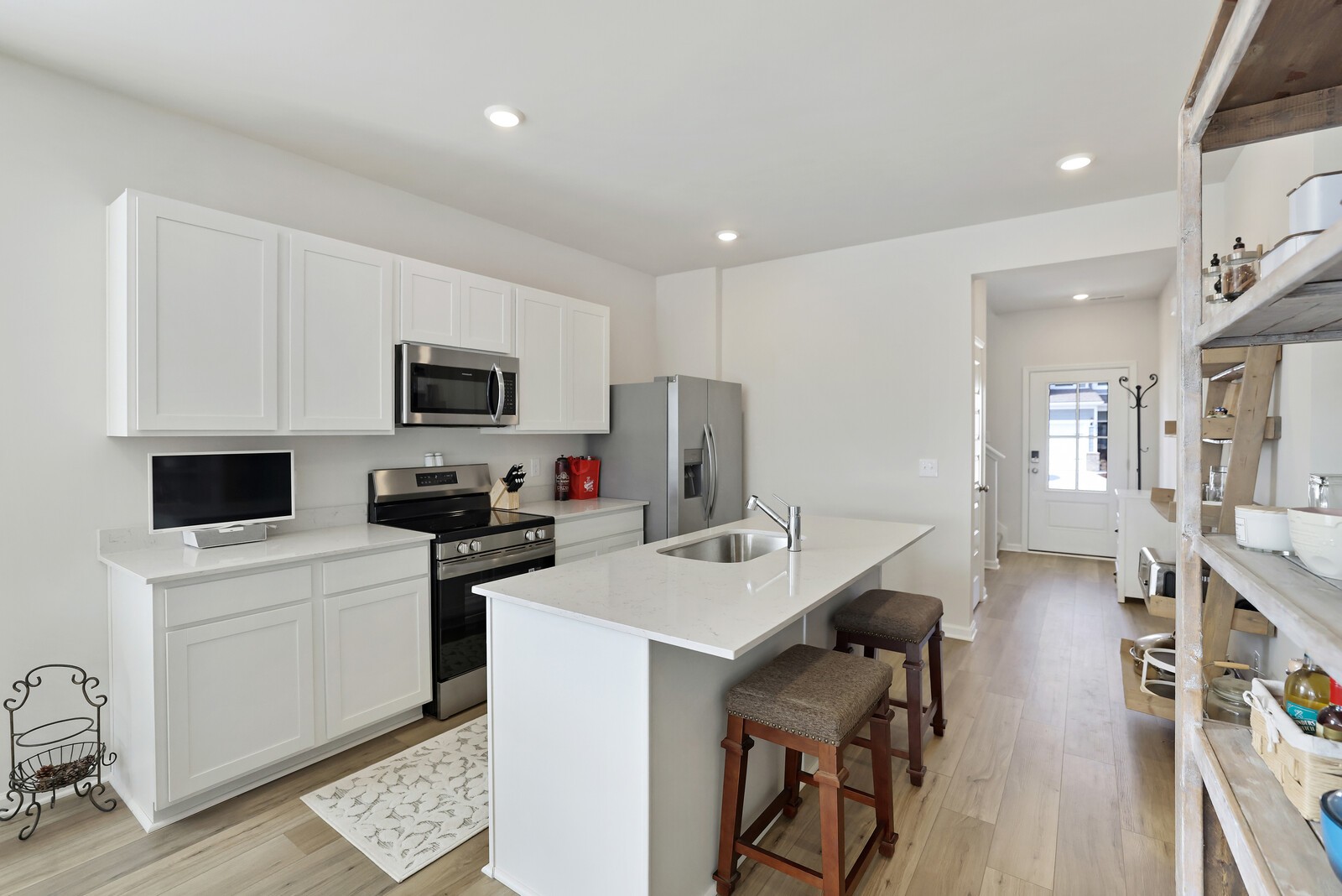 1653 Manuka Ln