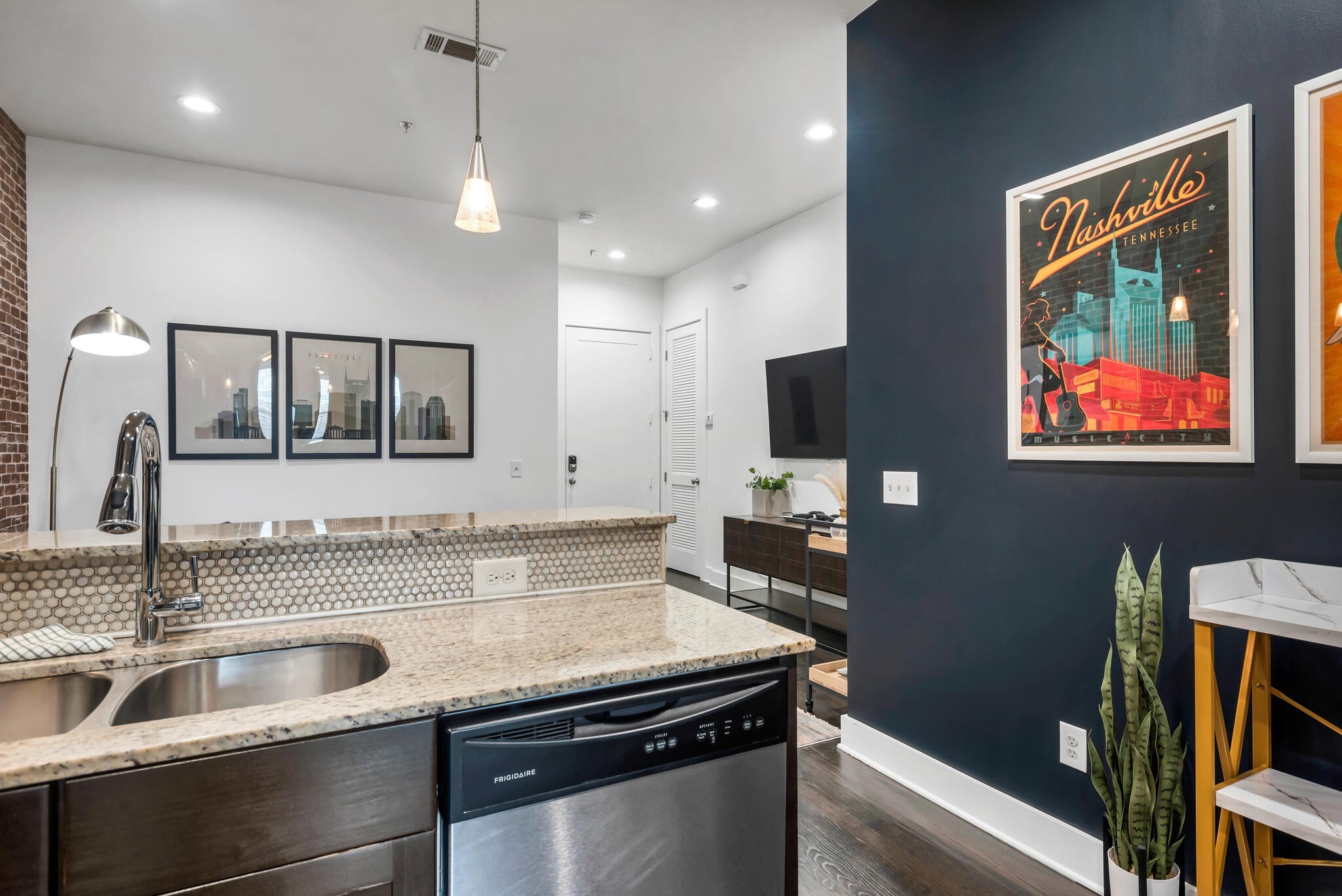 210 30th Ave, N Unit: 403