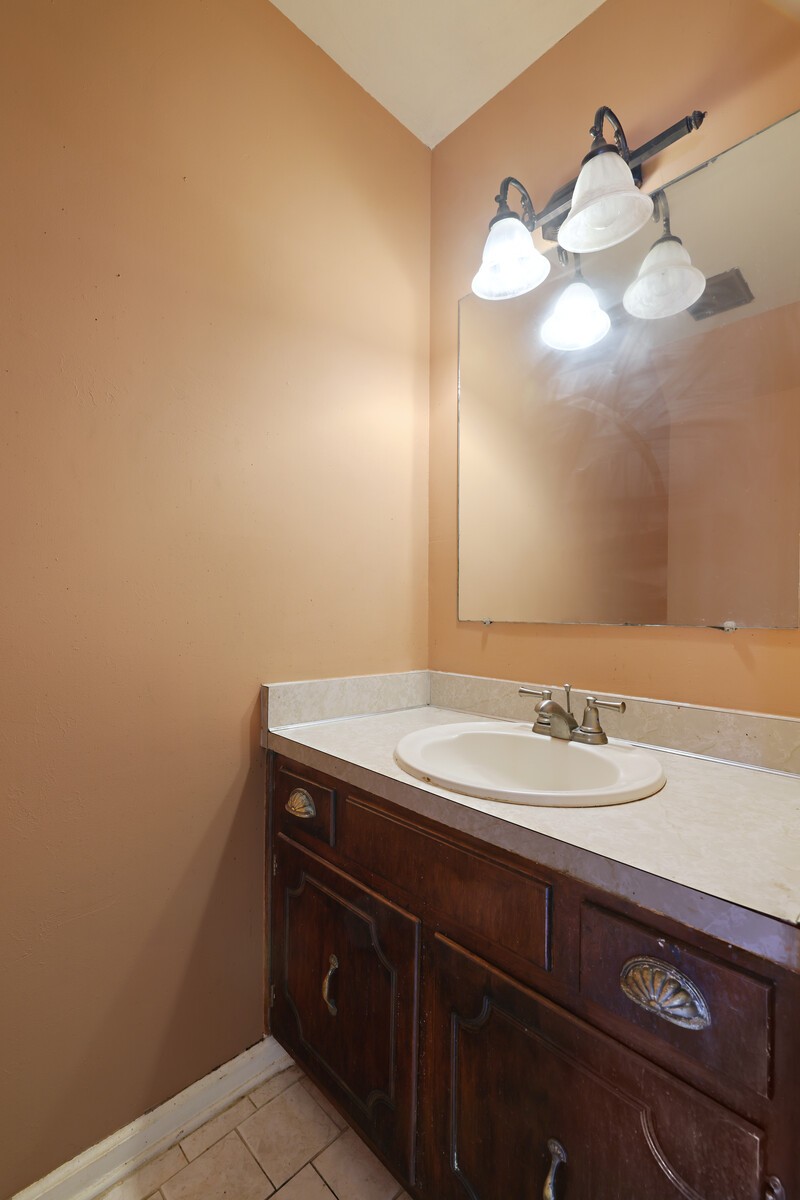 605 Hickory Glade Ct