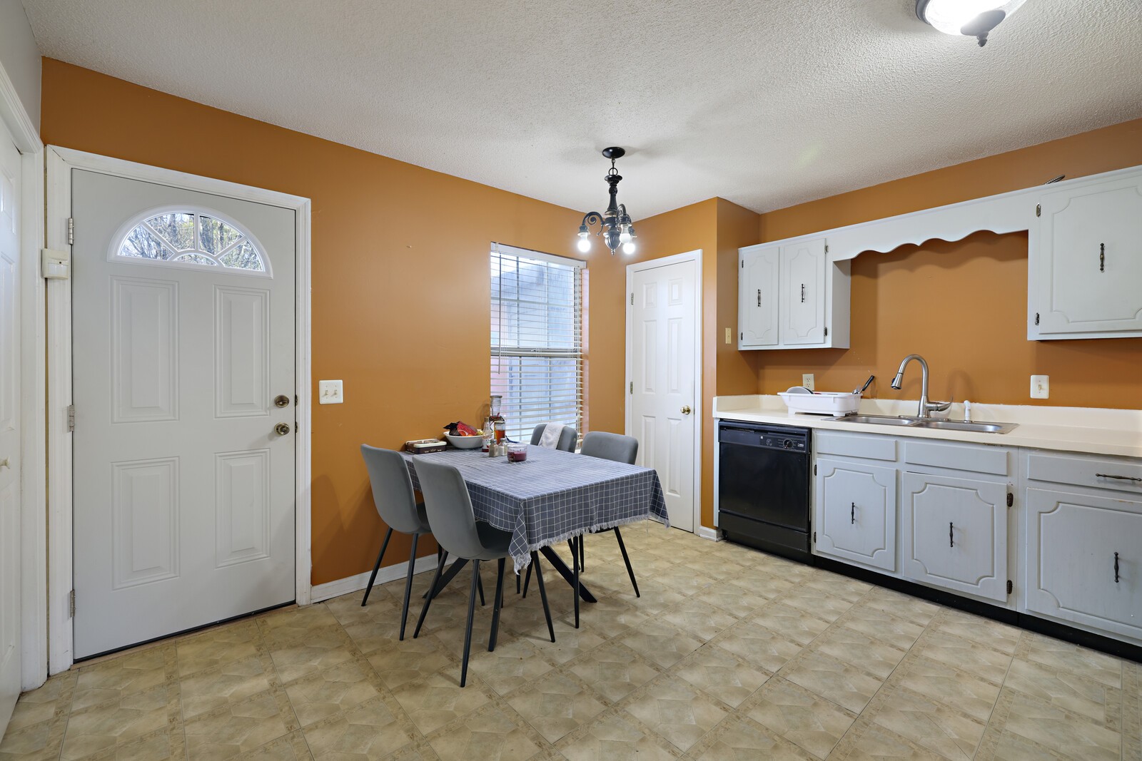 605 Hickory Glade Ct
