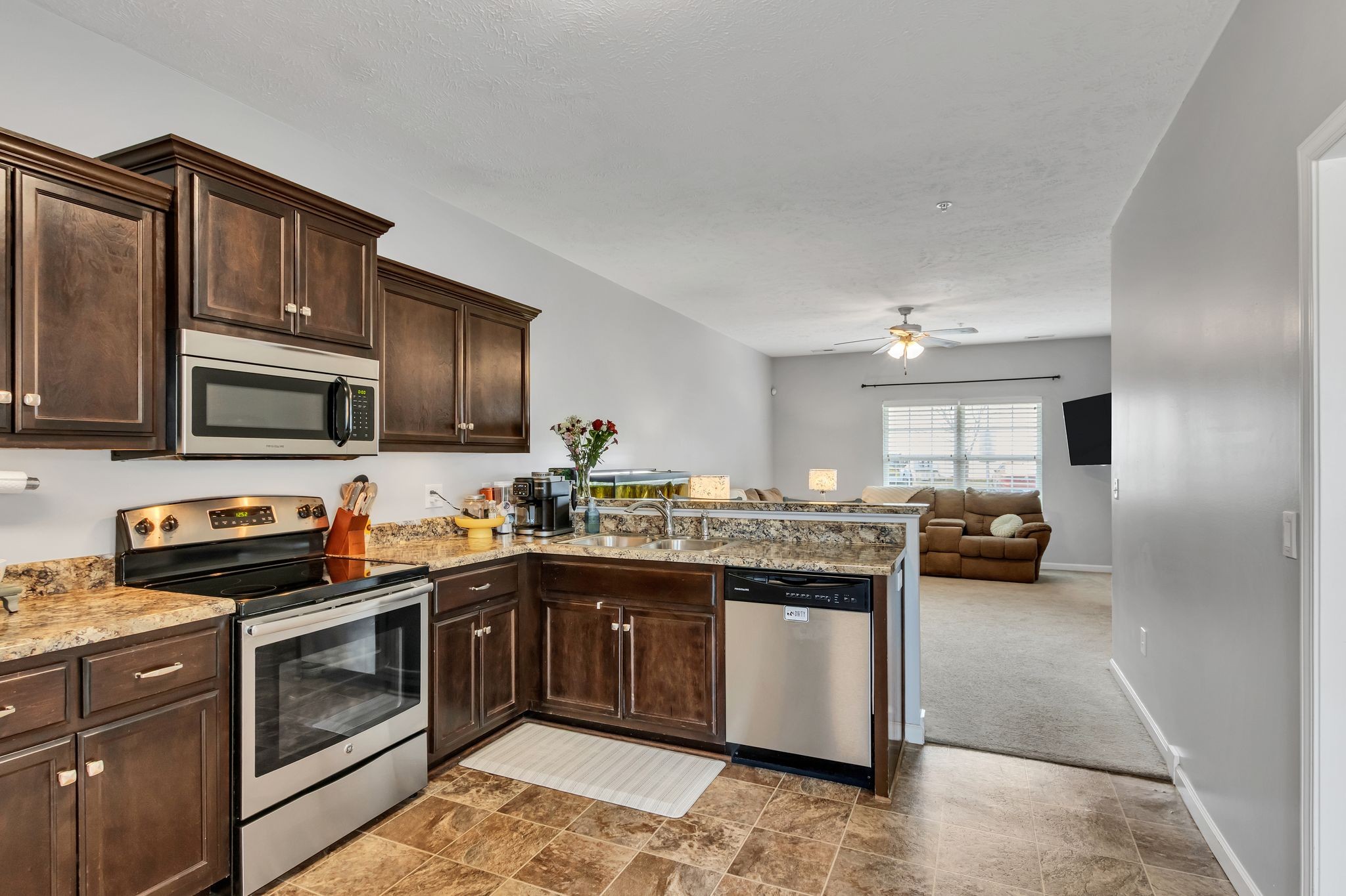 2413 New Holland Cir