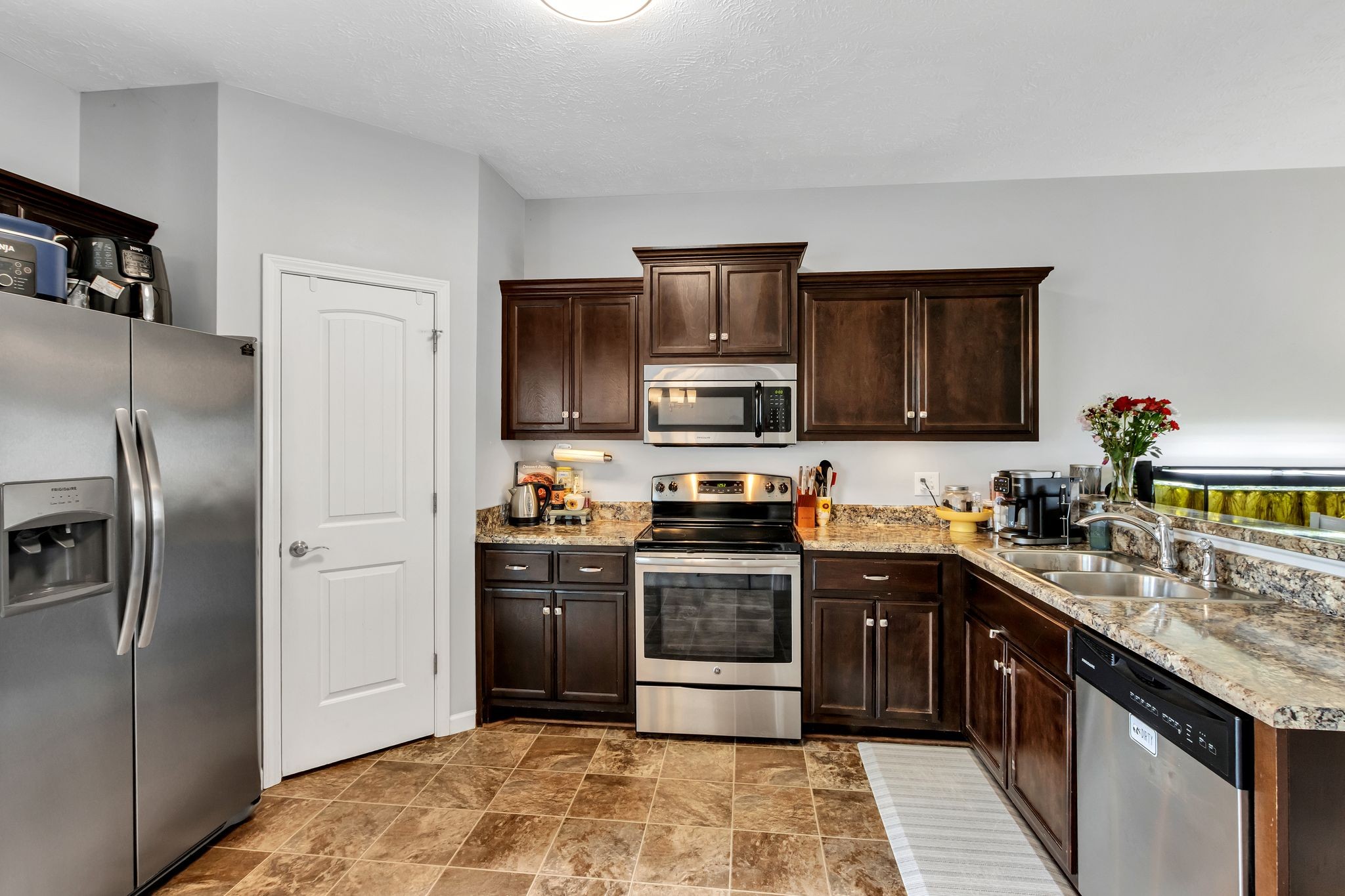 2413 New Holland Cir
