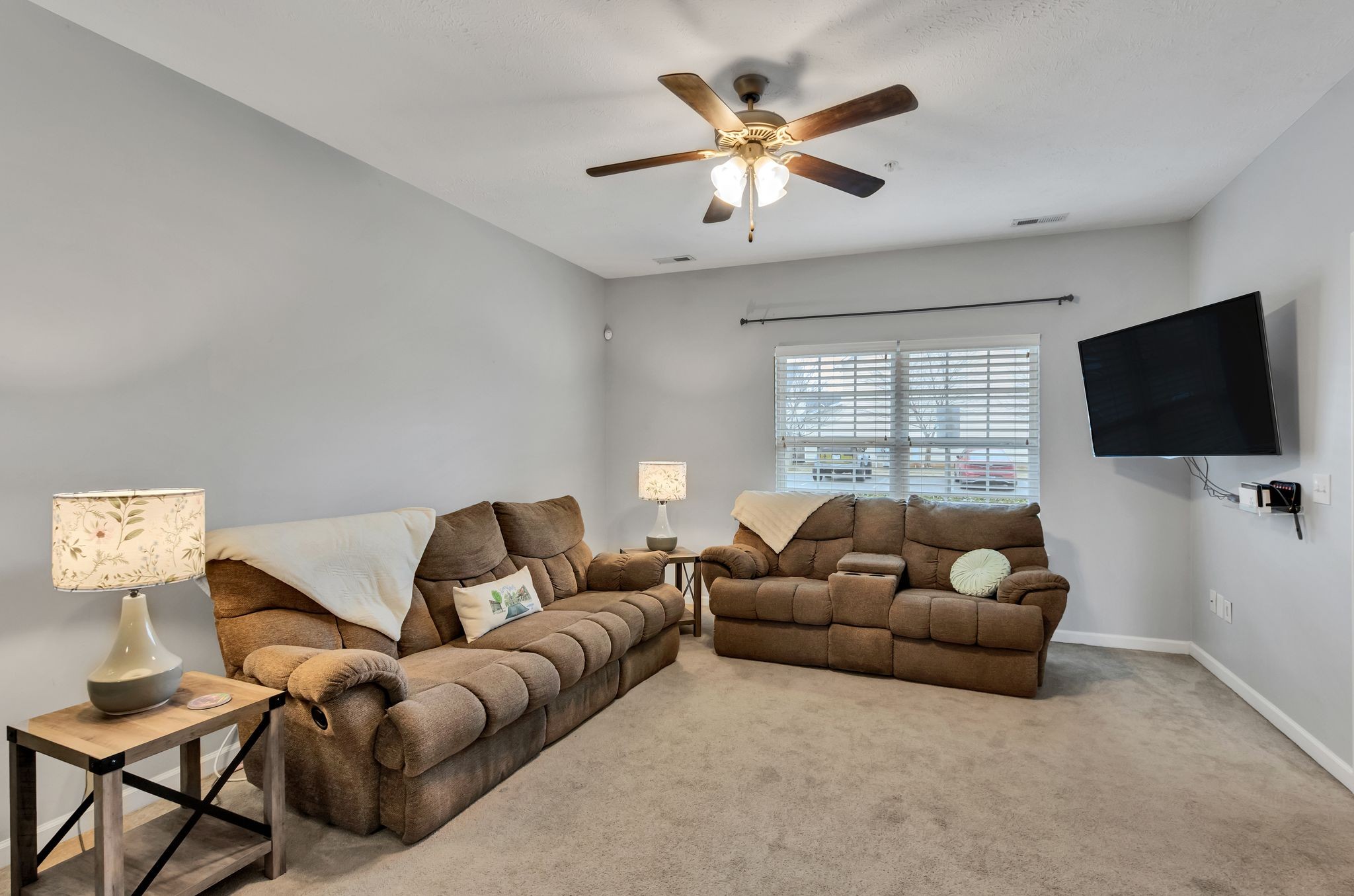 2413 New Holland Cir