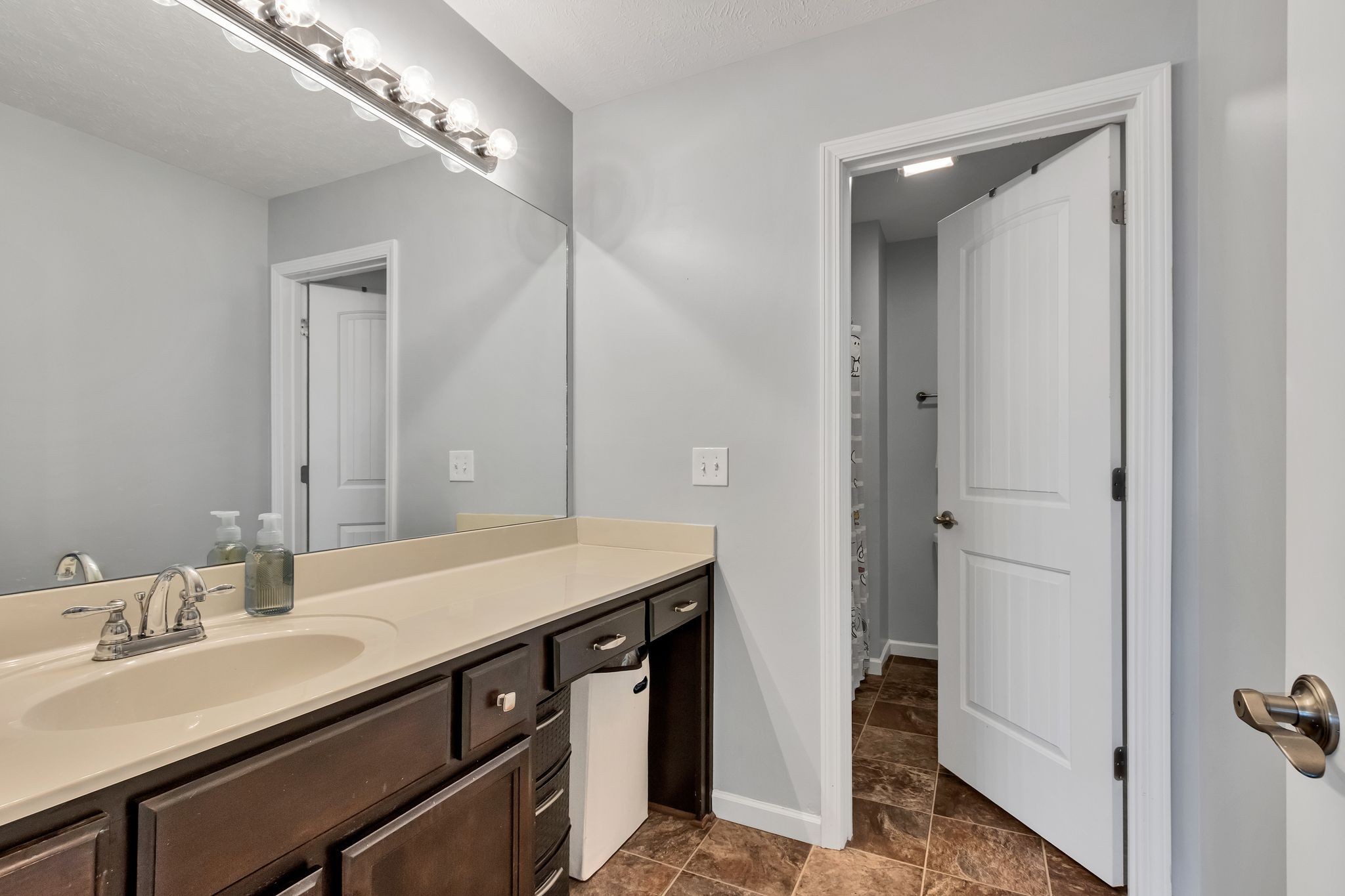 2413 New Holland Cir