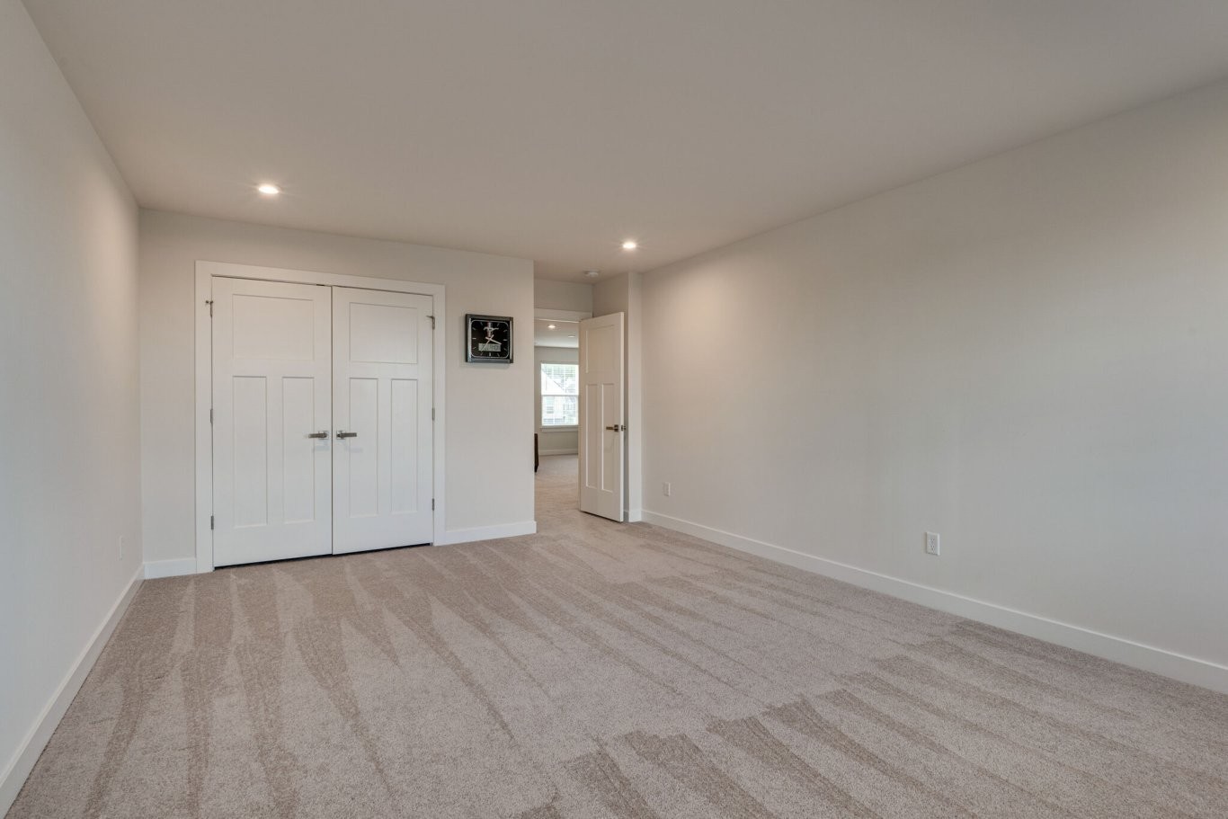 825 Raintree Dr