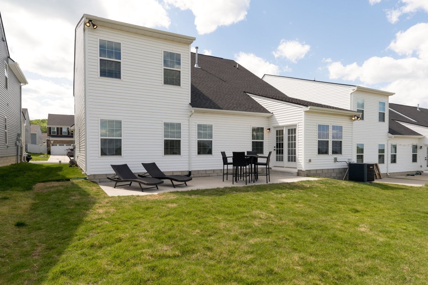 825 Raintree Dr