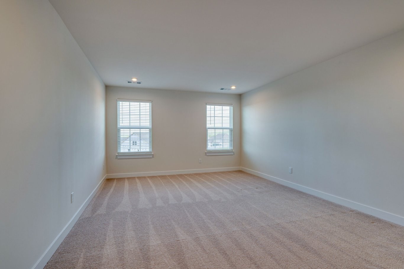 825 Raintree Dr