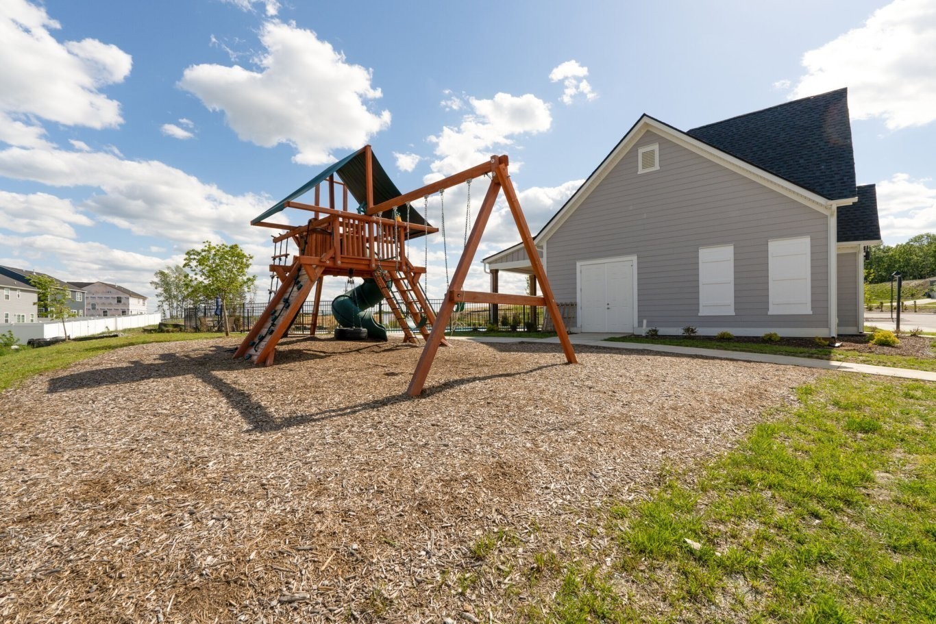 825 Raintree Dr