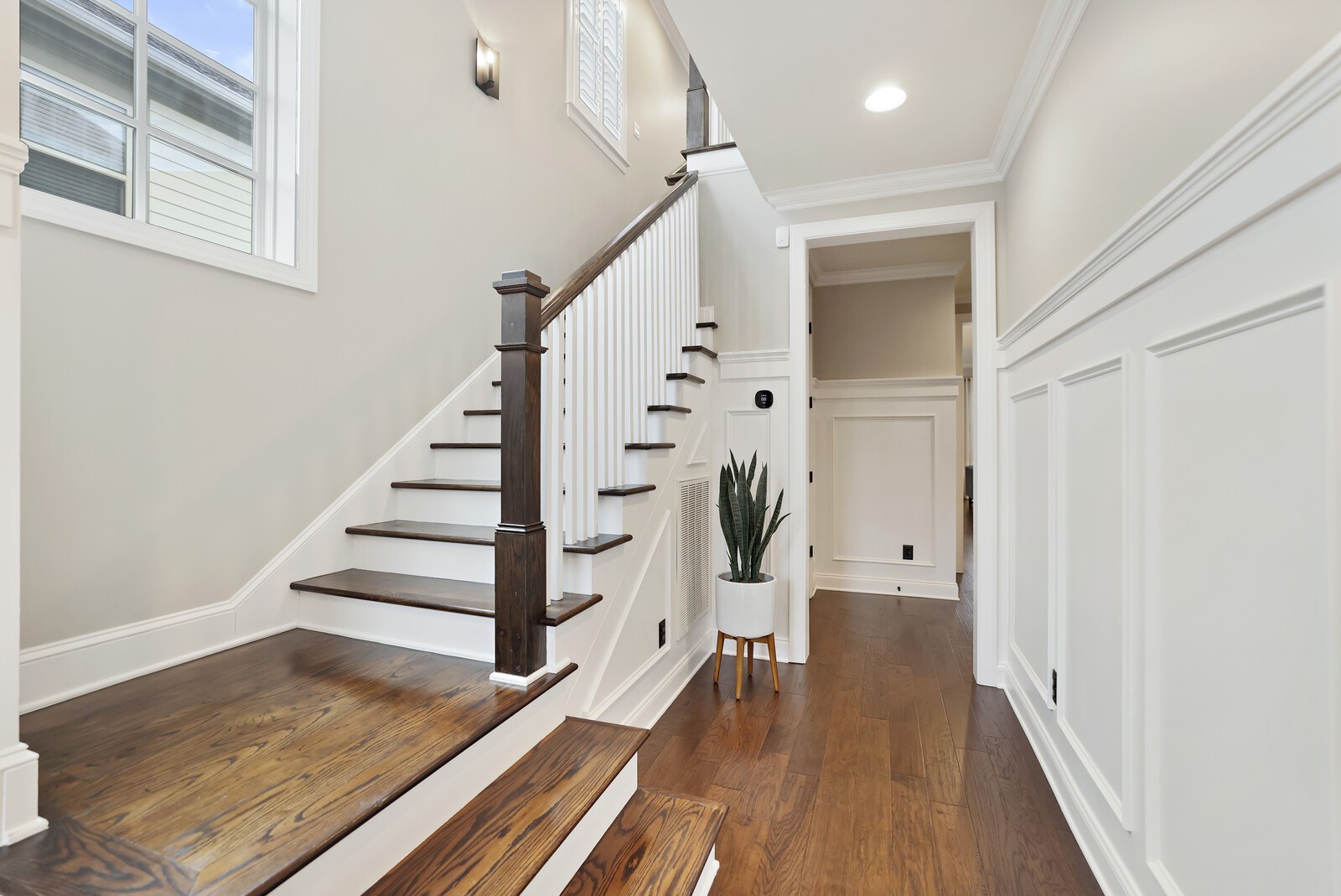 545 Sydenham Dr