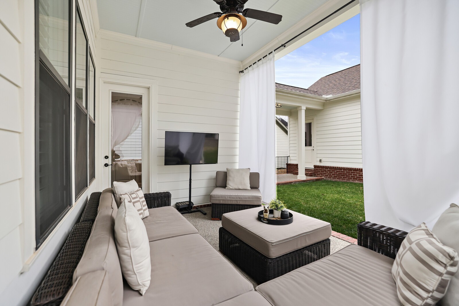 545 Sydenham Dr