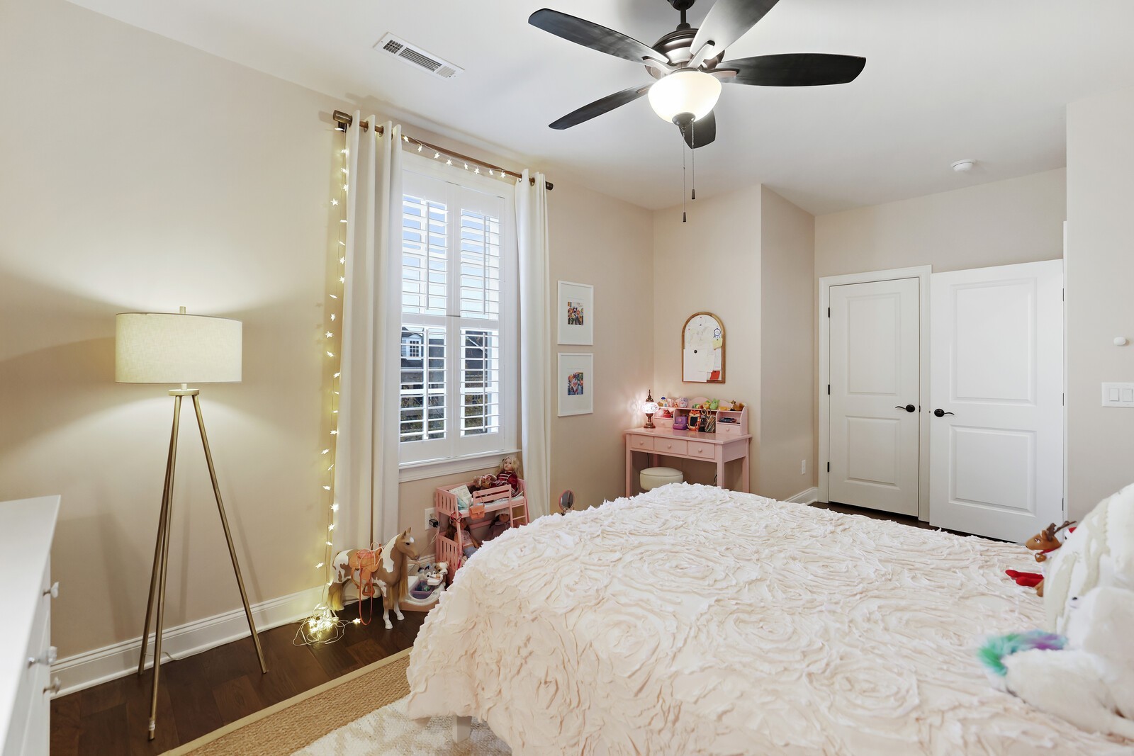 545 Sydenham Dr