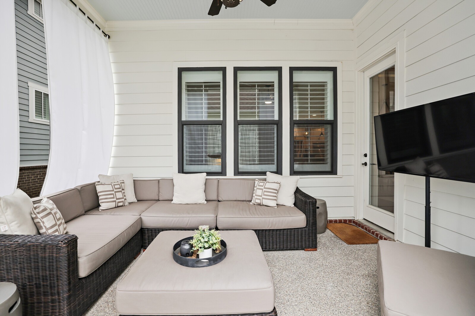 545 Sydenham Dr