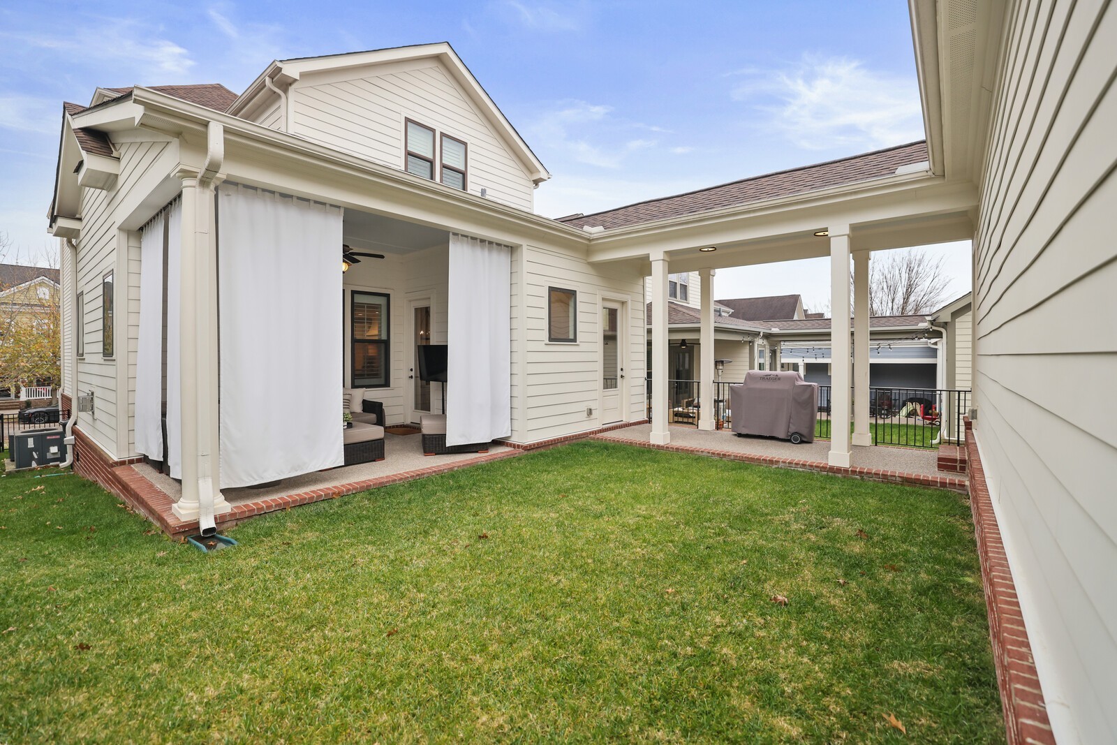545 Sydenham Dr