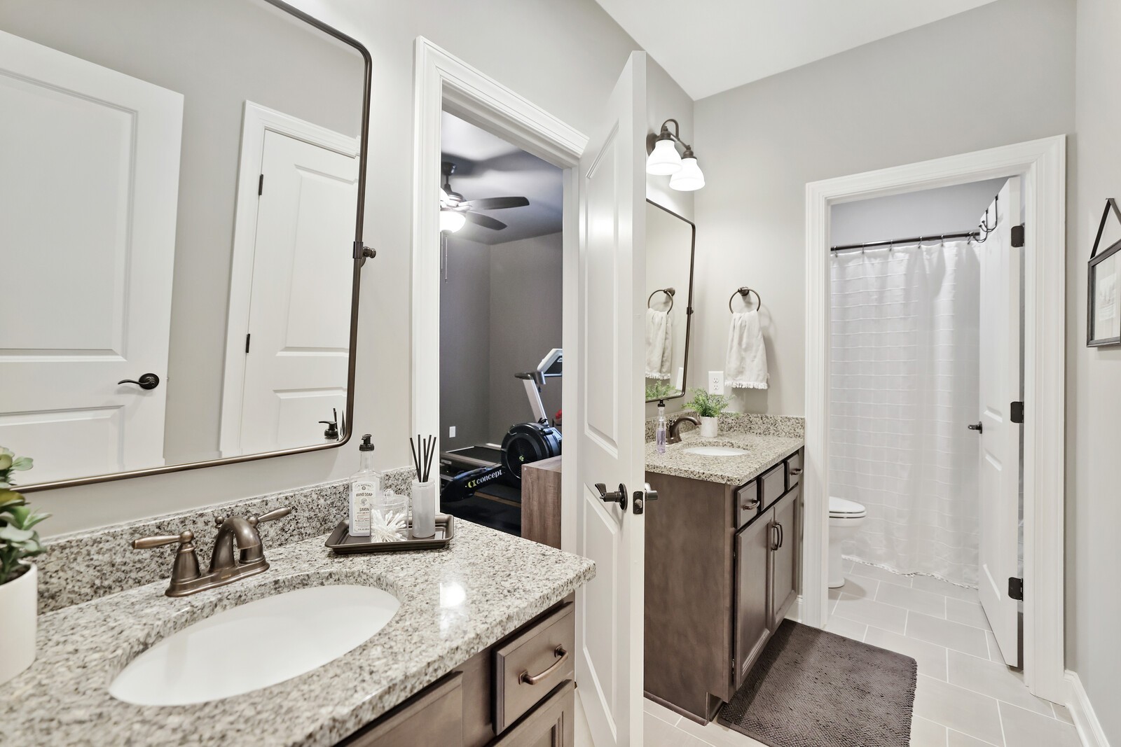 545 Sydenham Dr