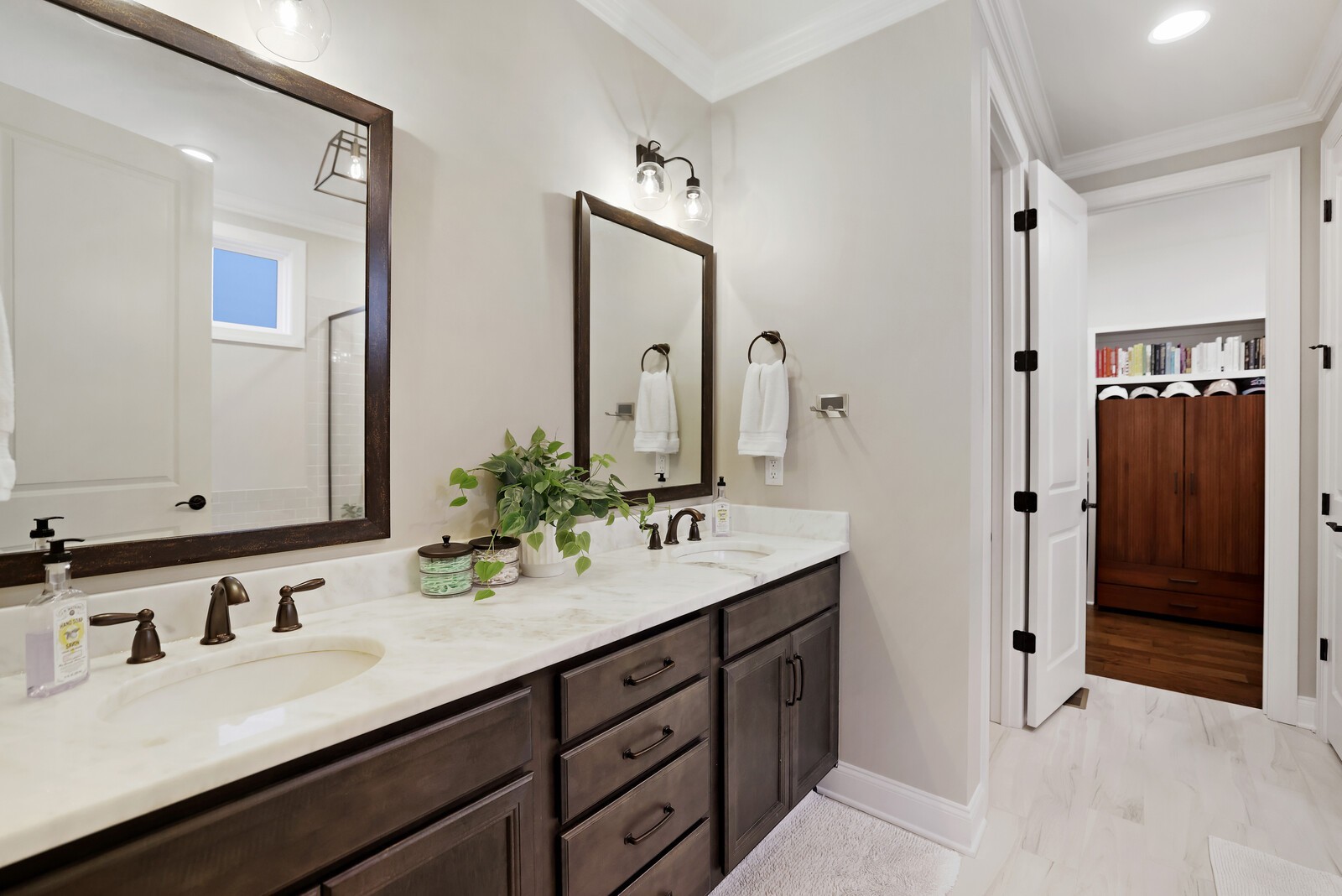545 Sydenham Dr