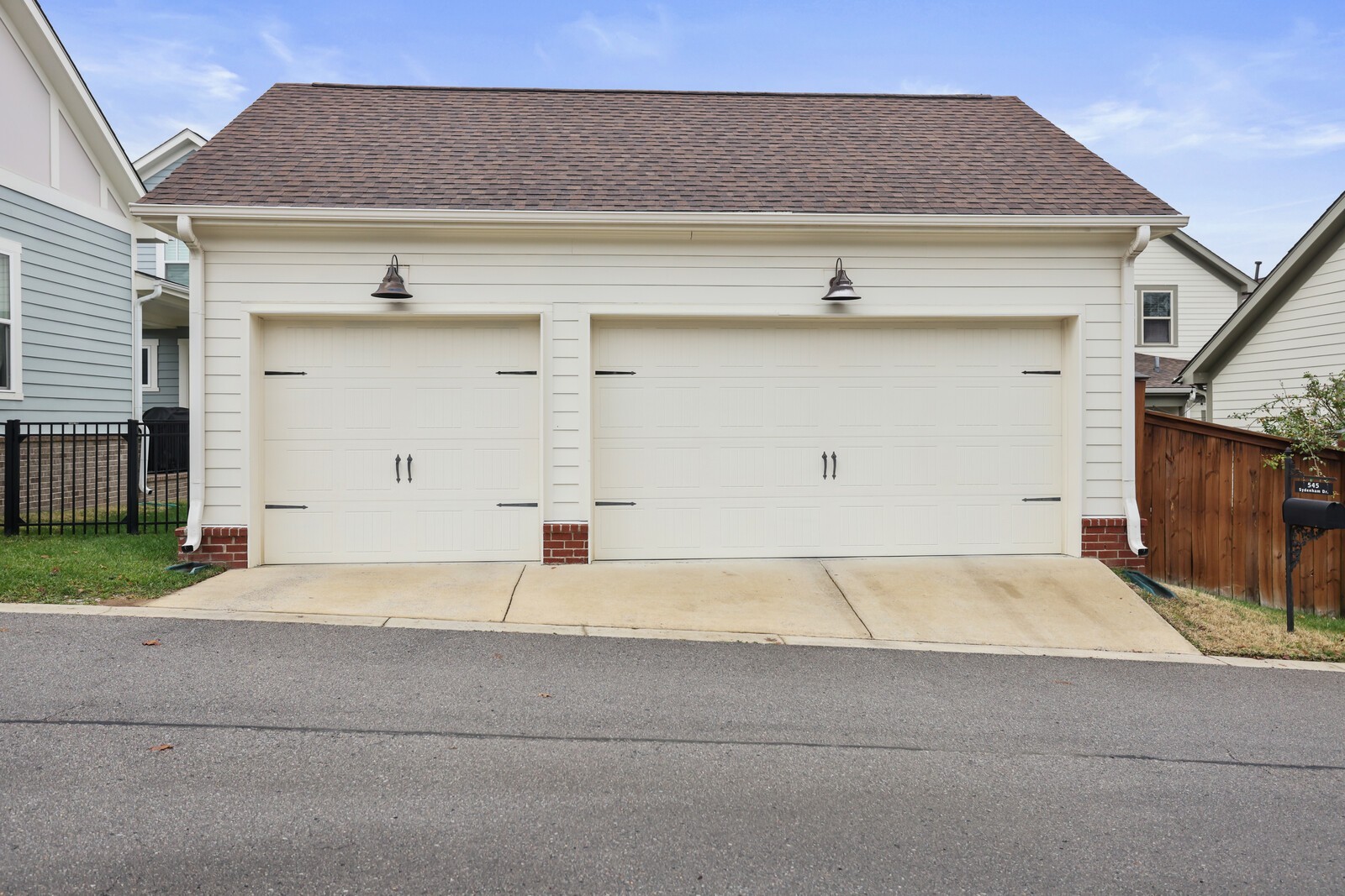 545 Sydenham Dr