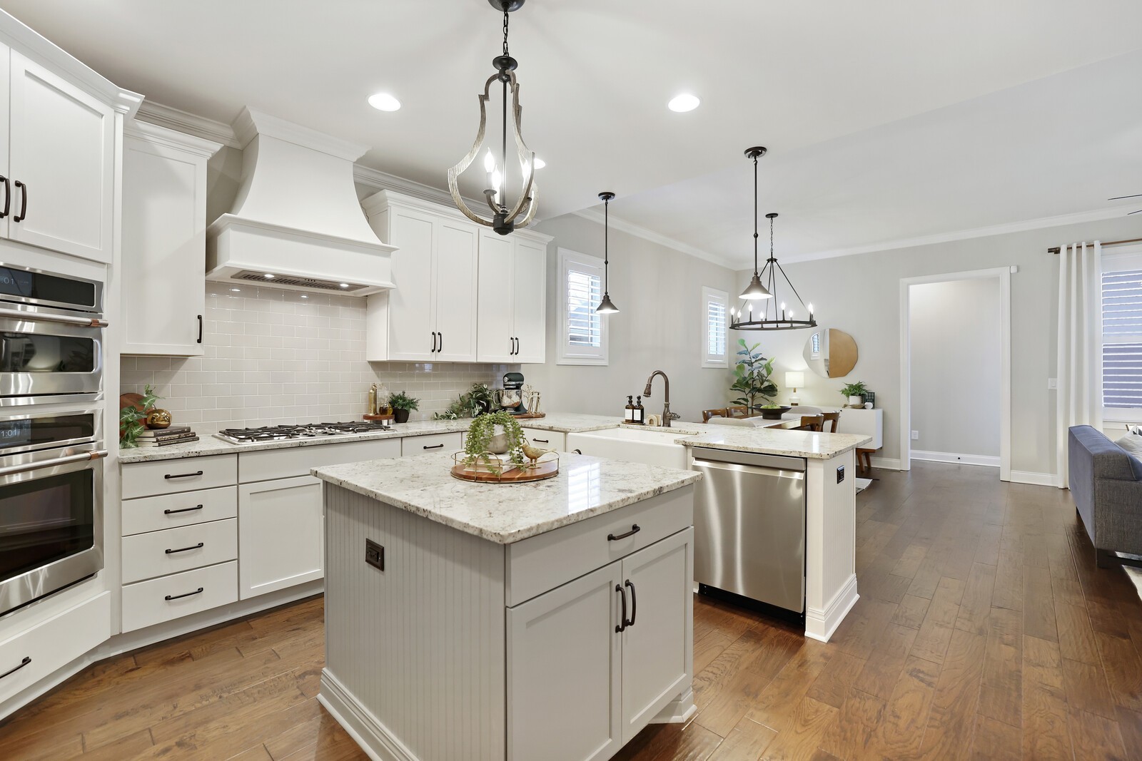 545 Sydenham Dr