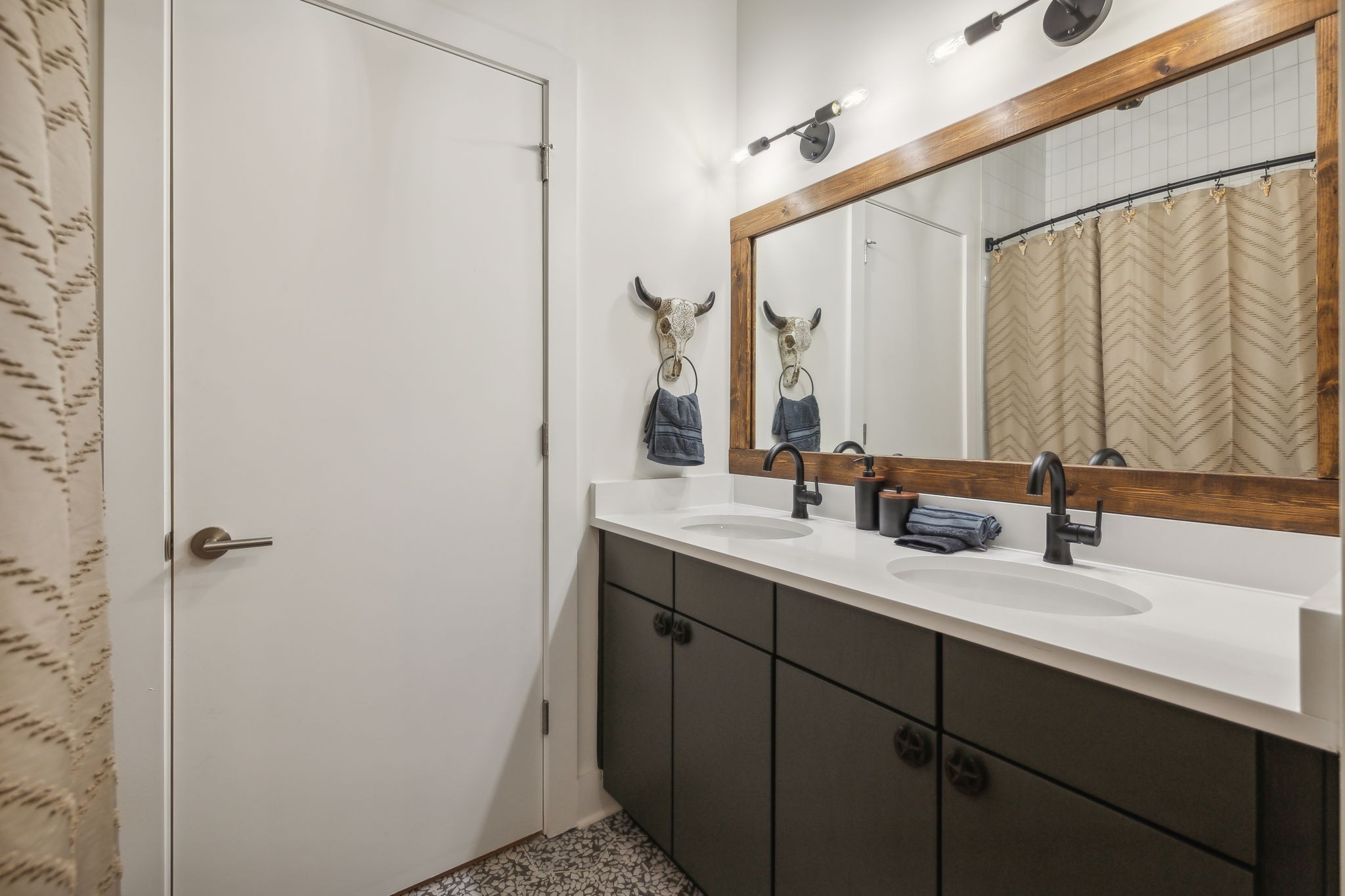 1310 Lischey Ave Unit: 306
