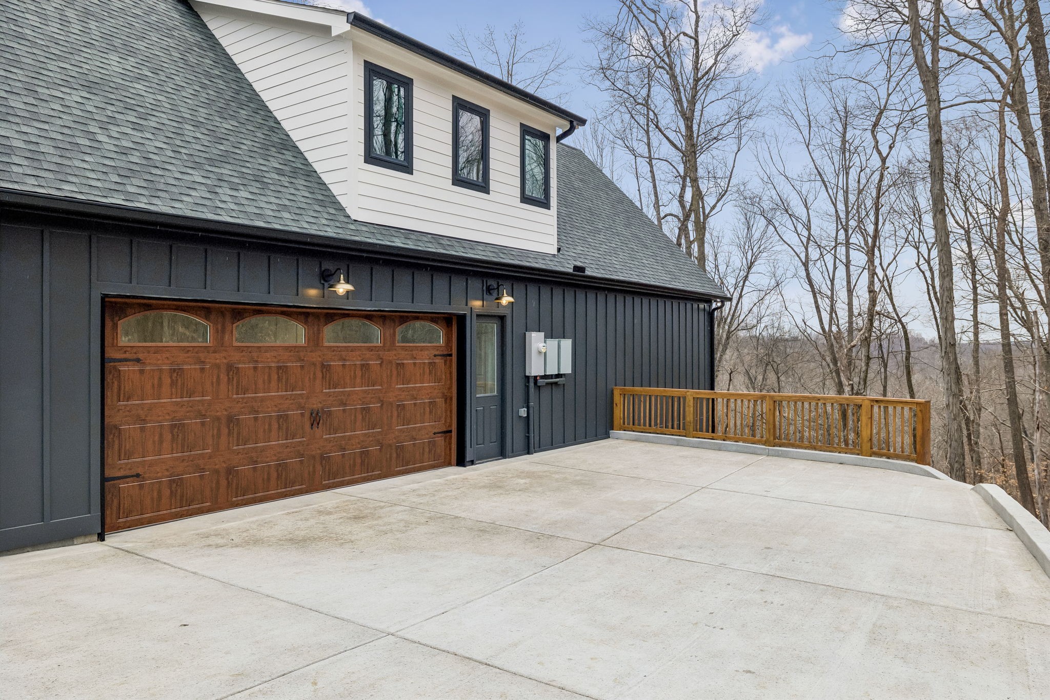 8678 Poplar Creek Rd