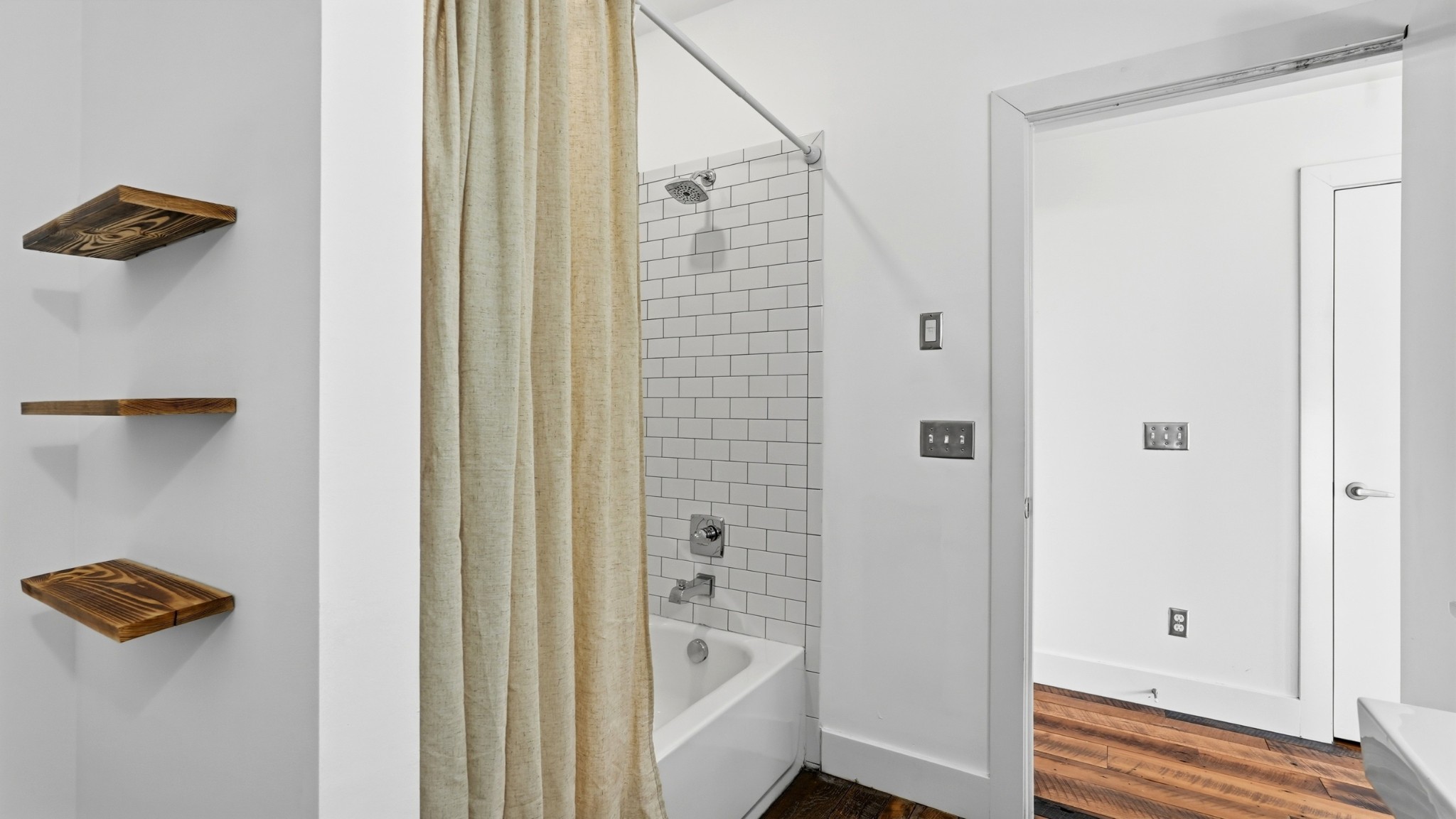 1225 4th Ave, S Unit: 114