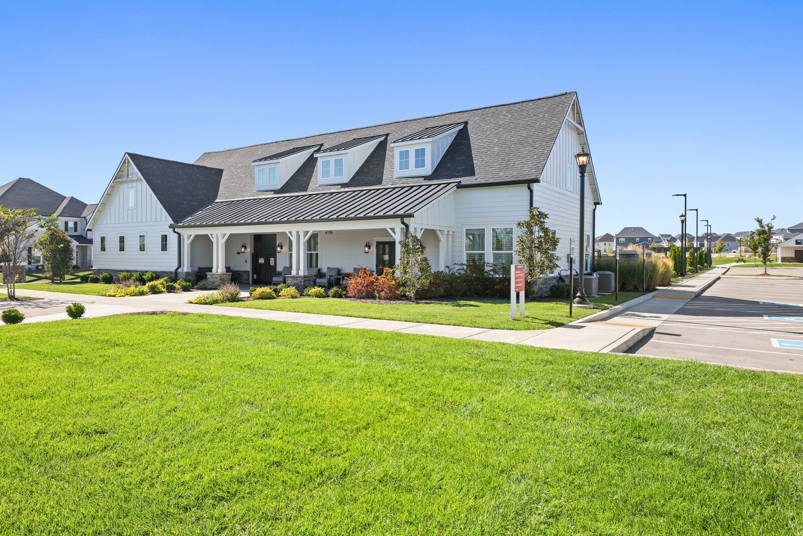 1419 Autumn Leaf Ln