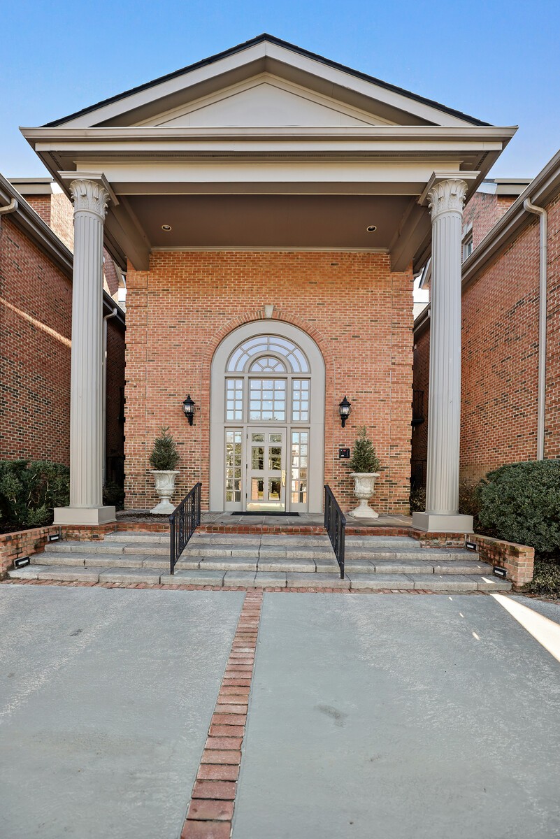 3733 West End Ave Unit: 206