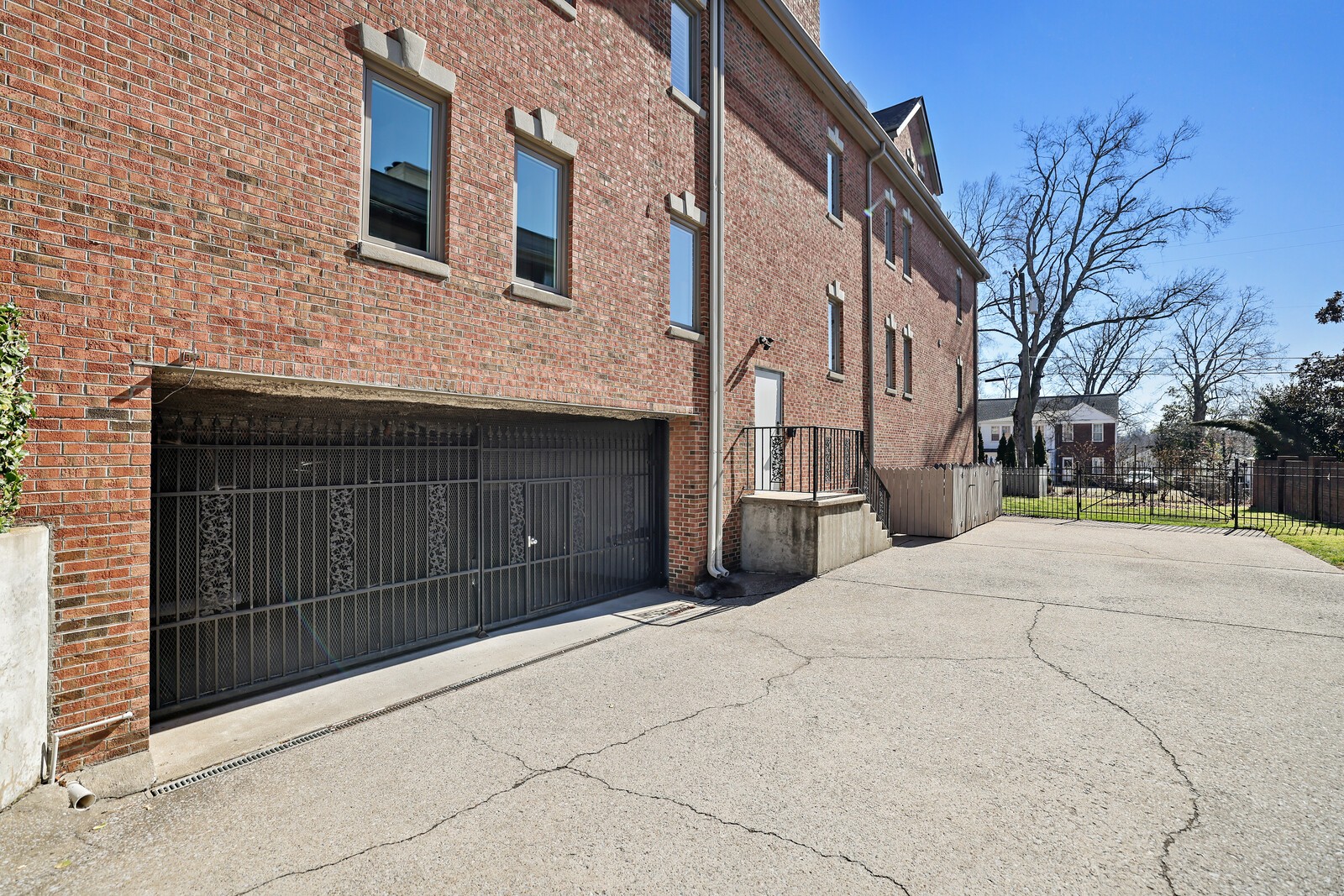 3733 West End Ave Unit: 206