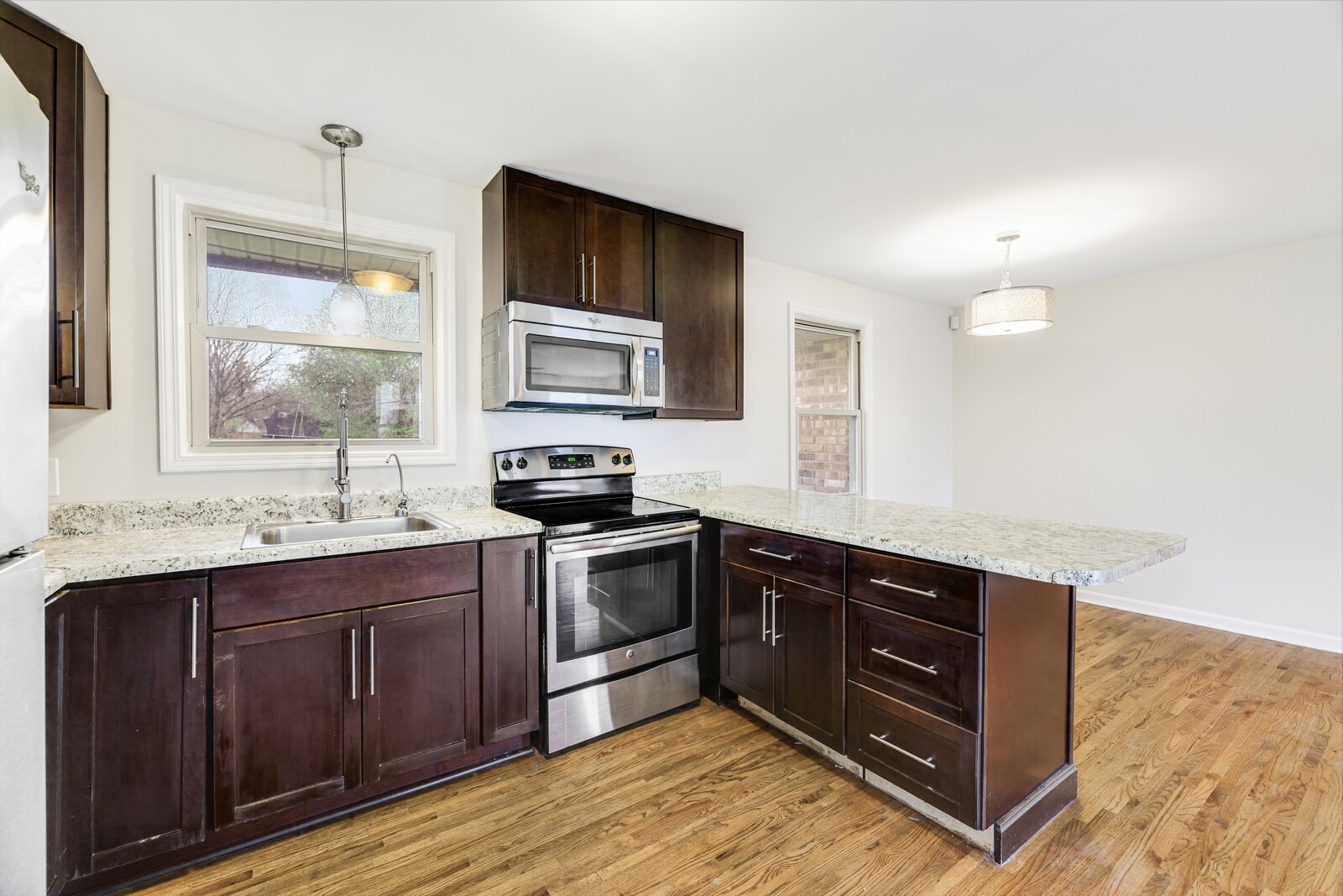 123 Laurel Ln
