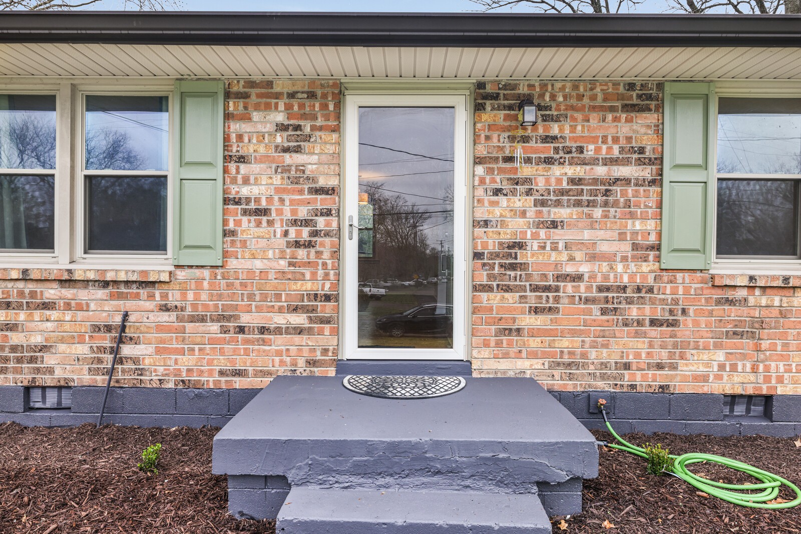 123 Laurel Ln