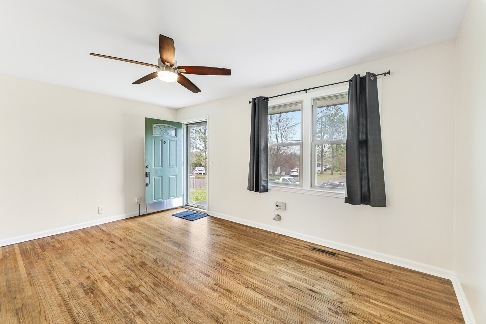123 Laurel Ln