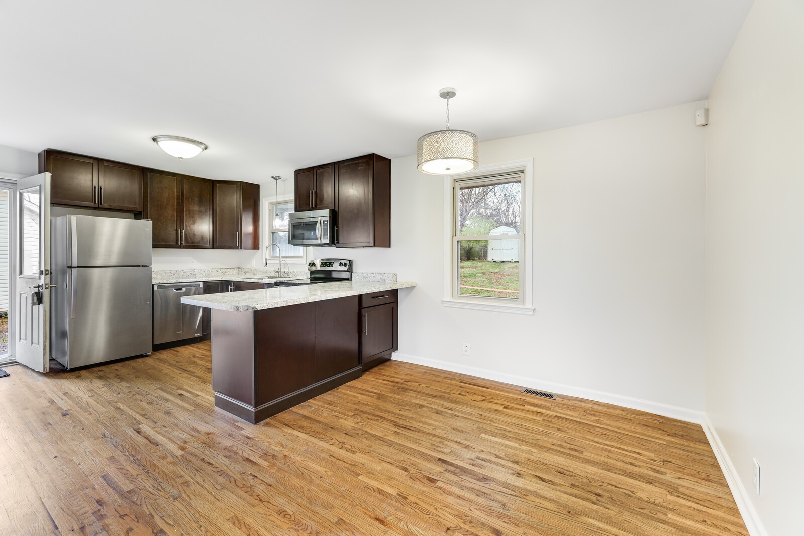 123 Laurel Ln
