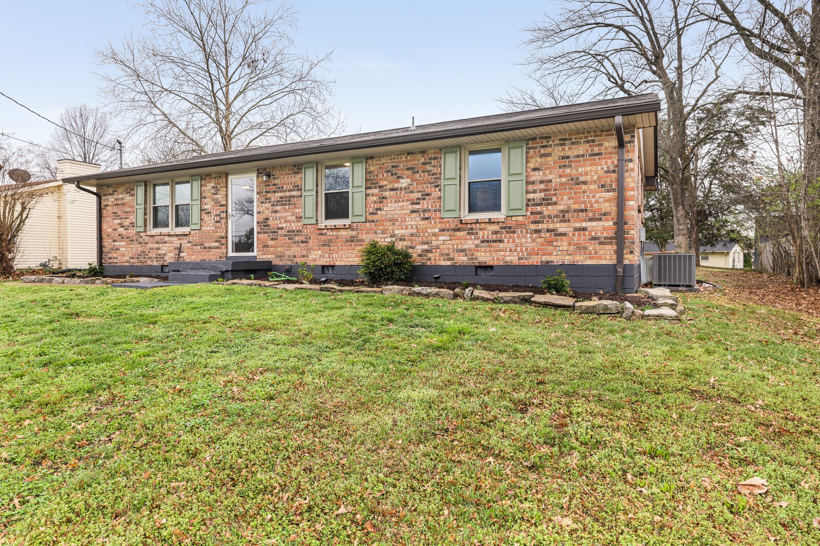 123 Laurel Ln