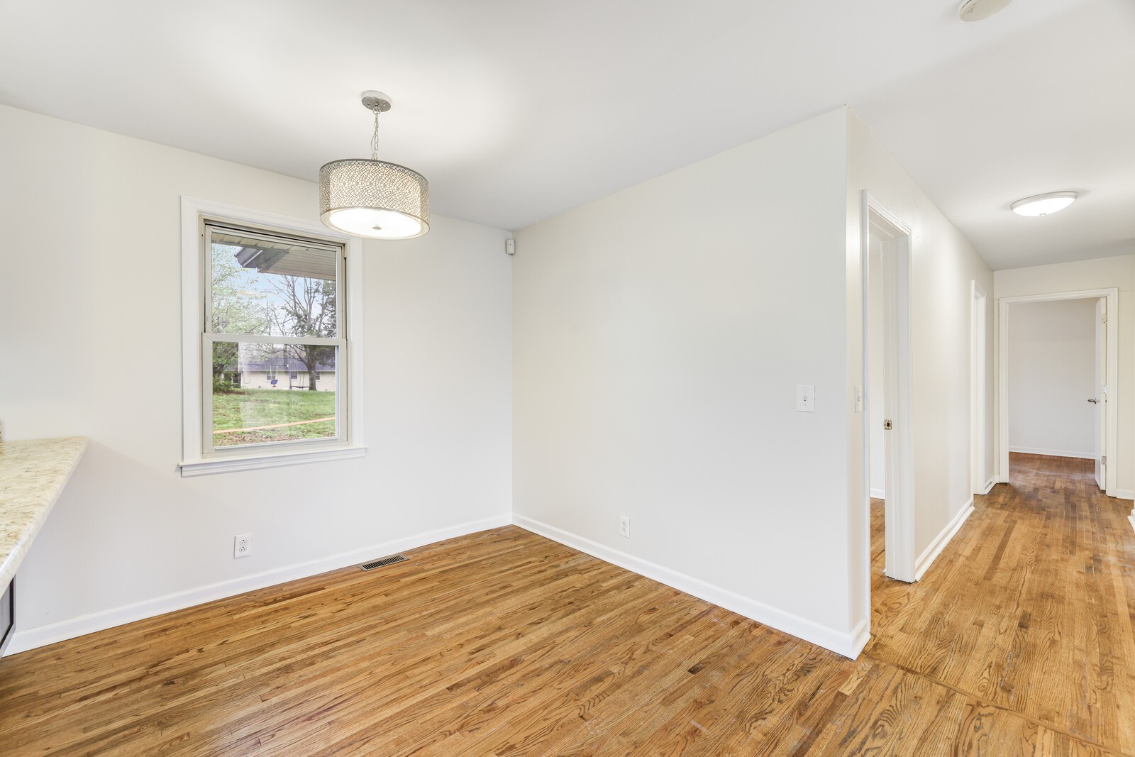 123 Laurel Ln