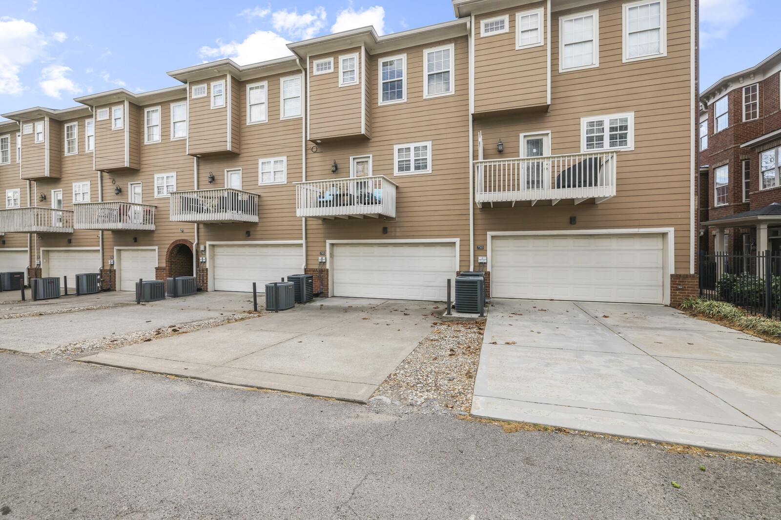 748 Wedgewood Park