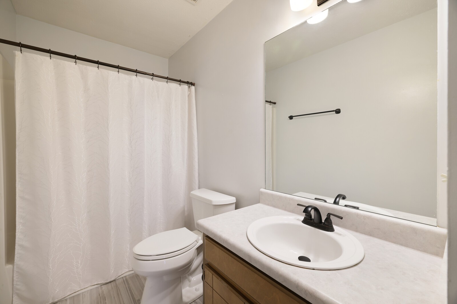 1433 Laurel Oak Dr