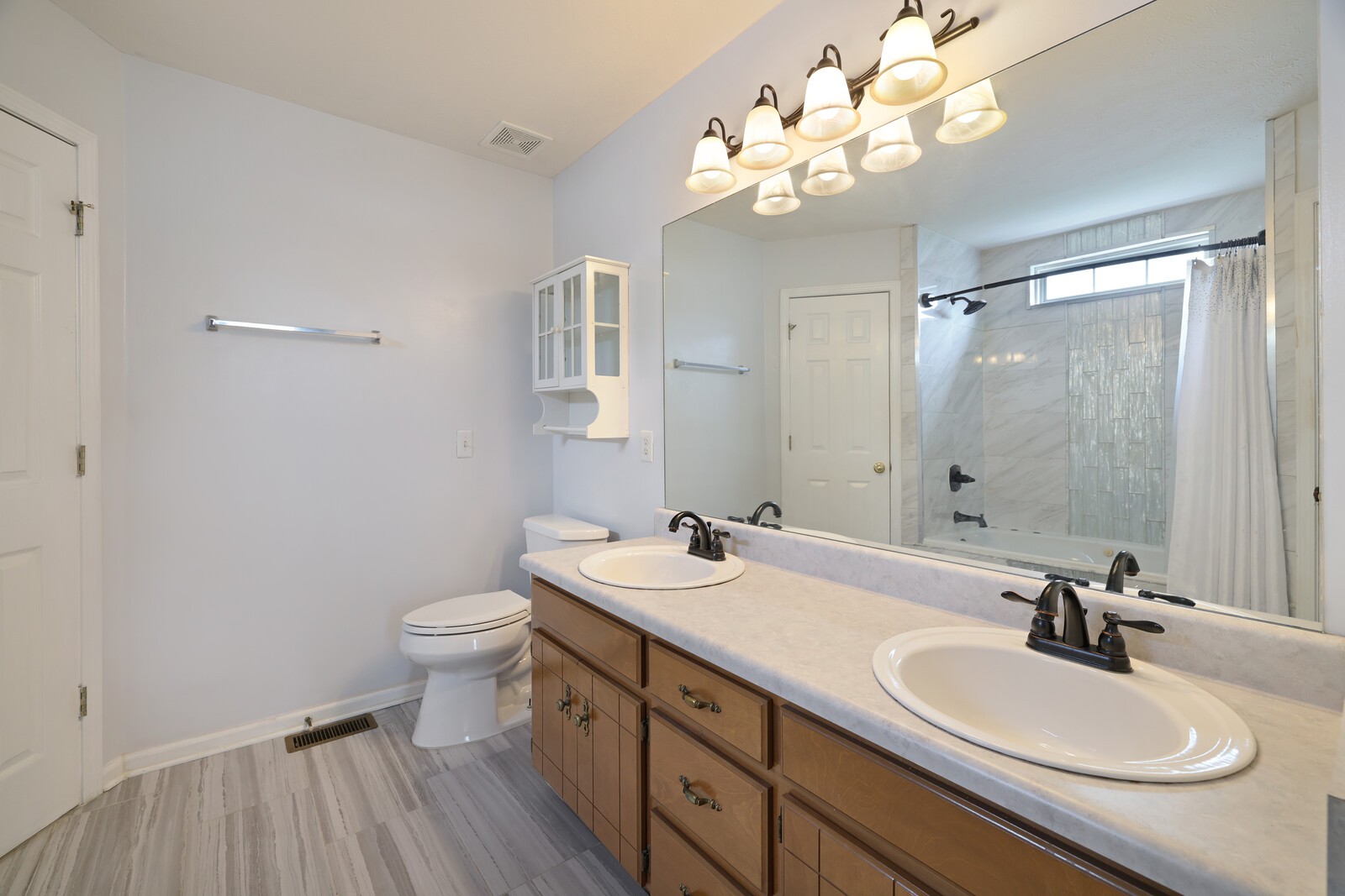 1433 Laurel Oak Dr