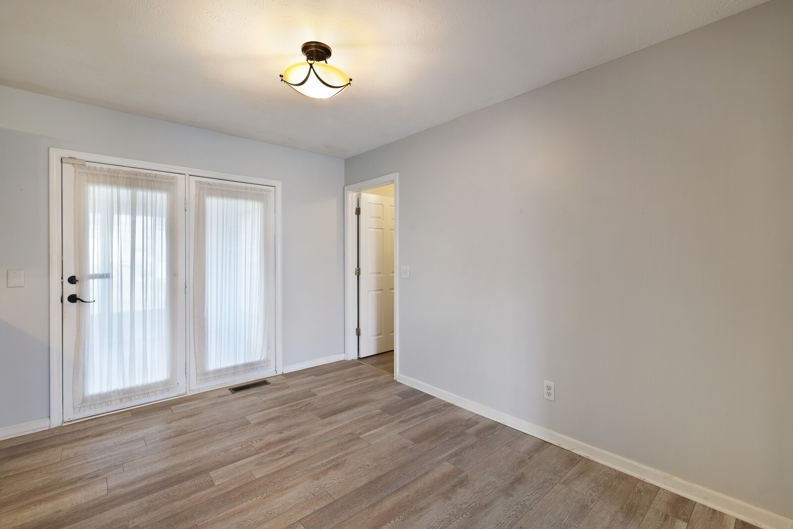 1433 Laurel Oak Dr