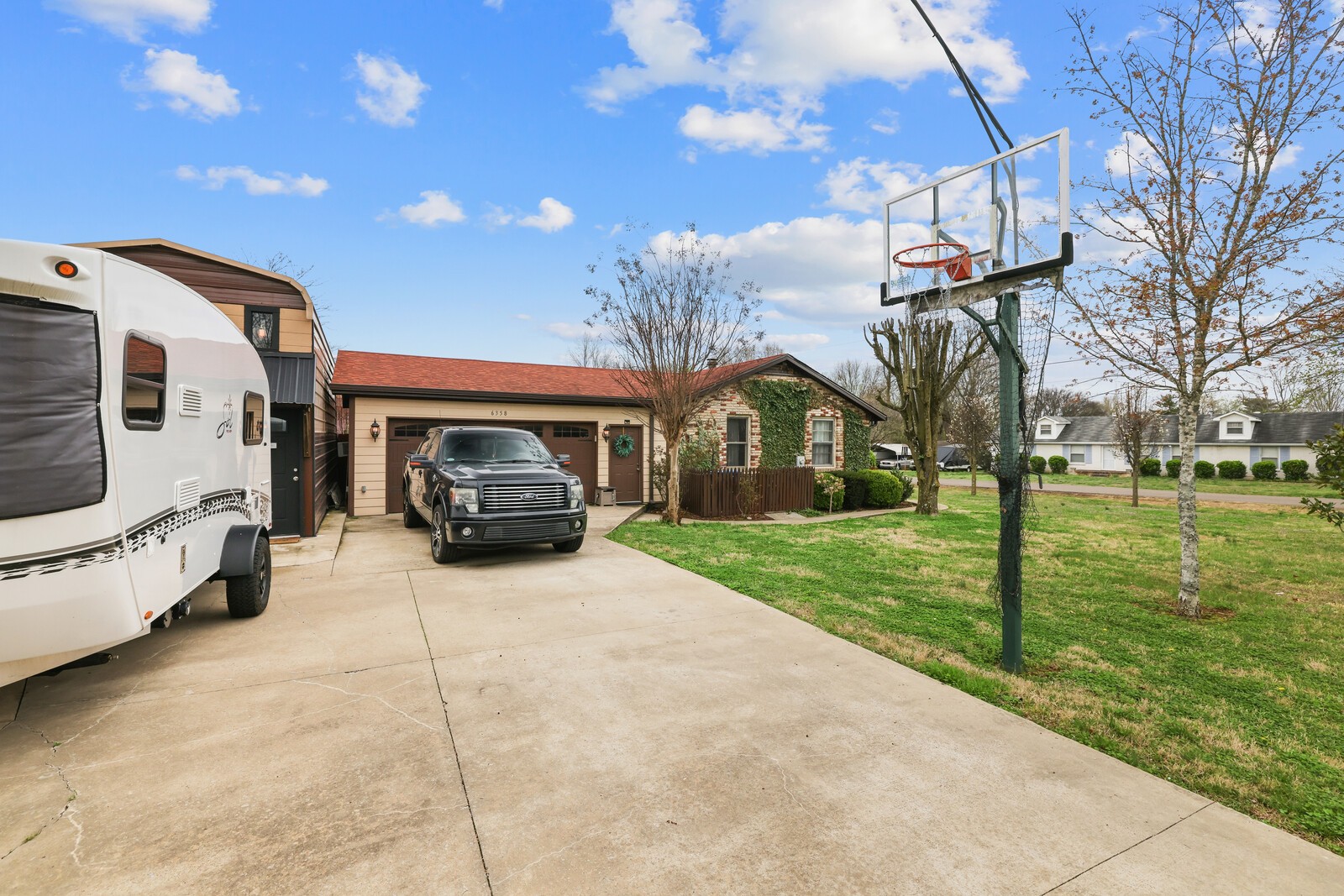 6358 Lee Ave
