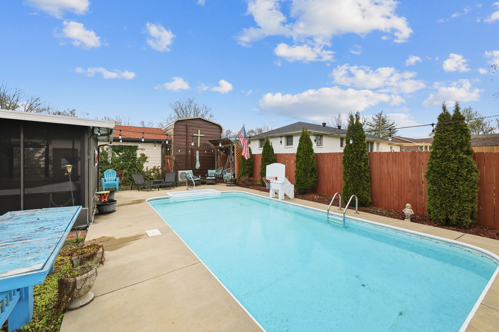6358 Lee Ave