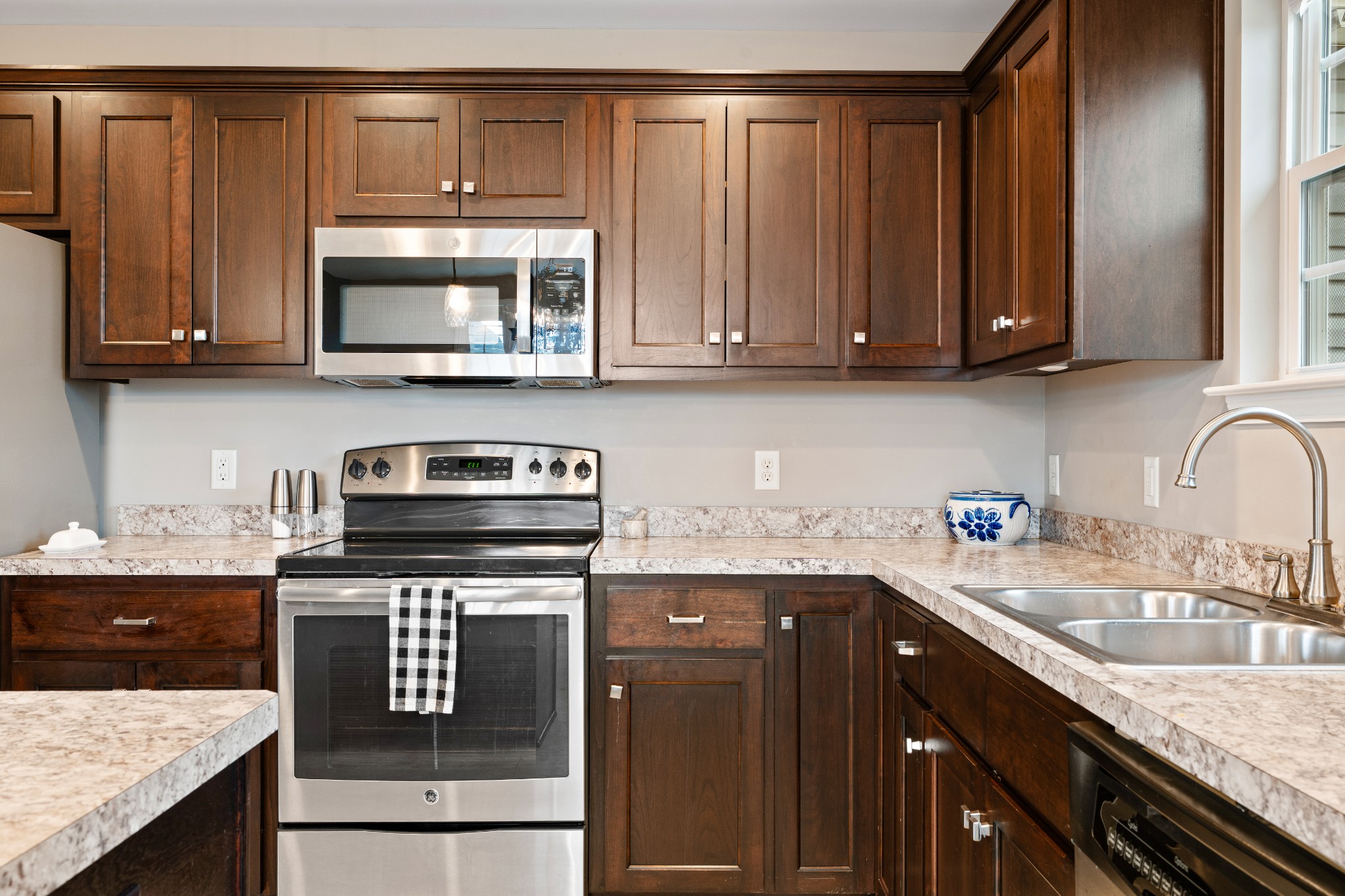 7608 Leverette Dr