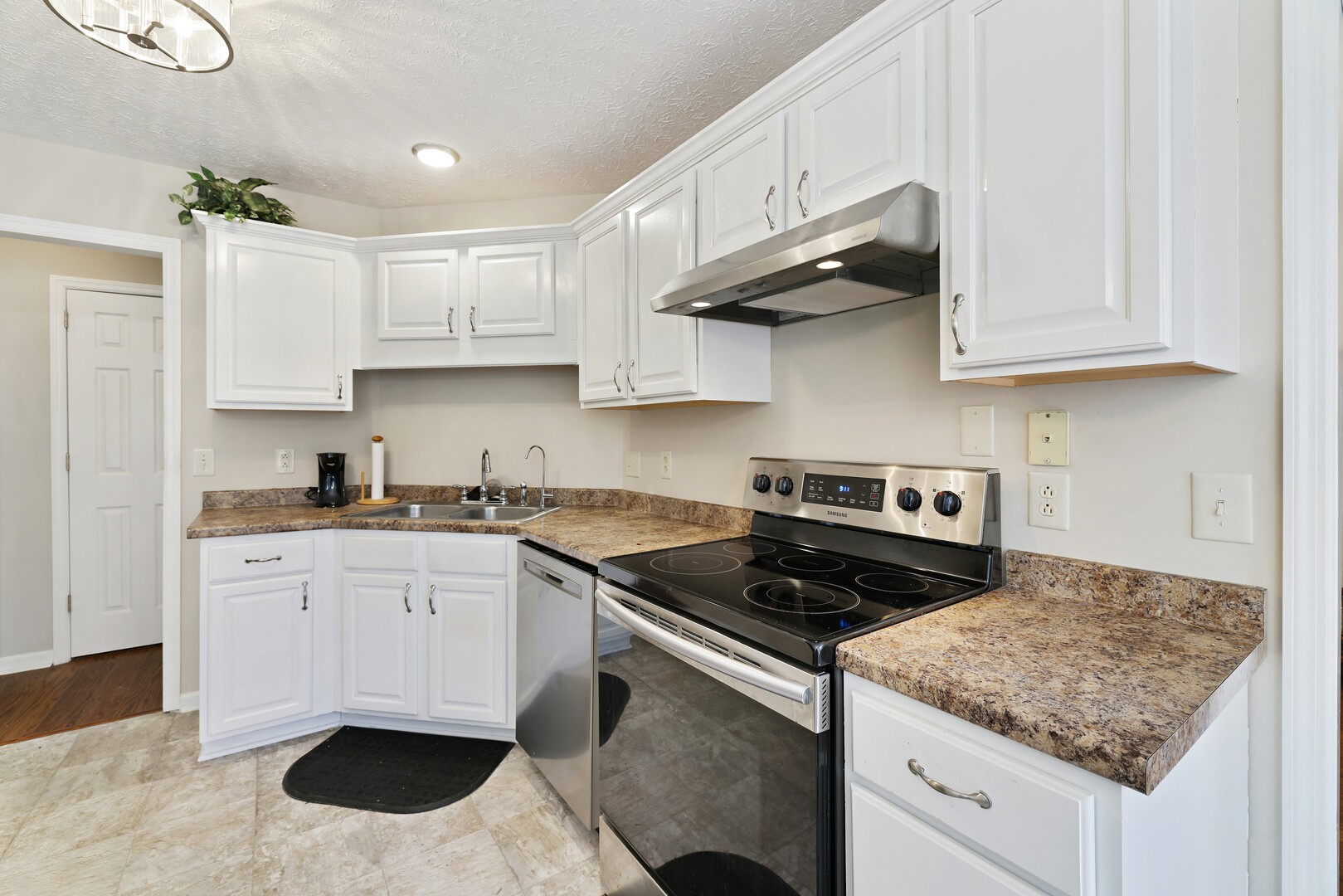 1021 Chateau Valley Ct