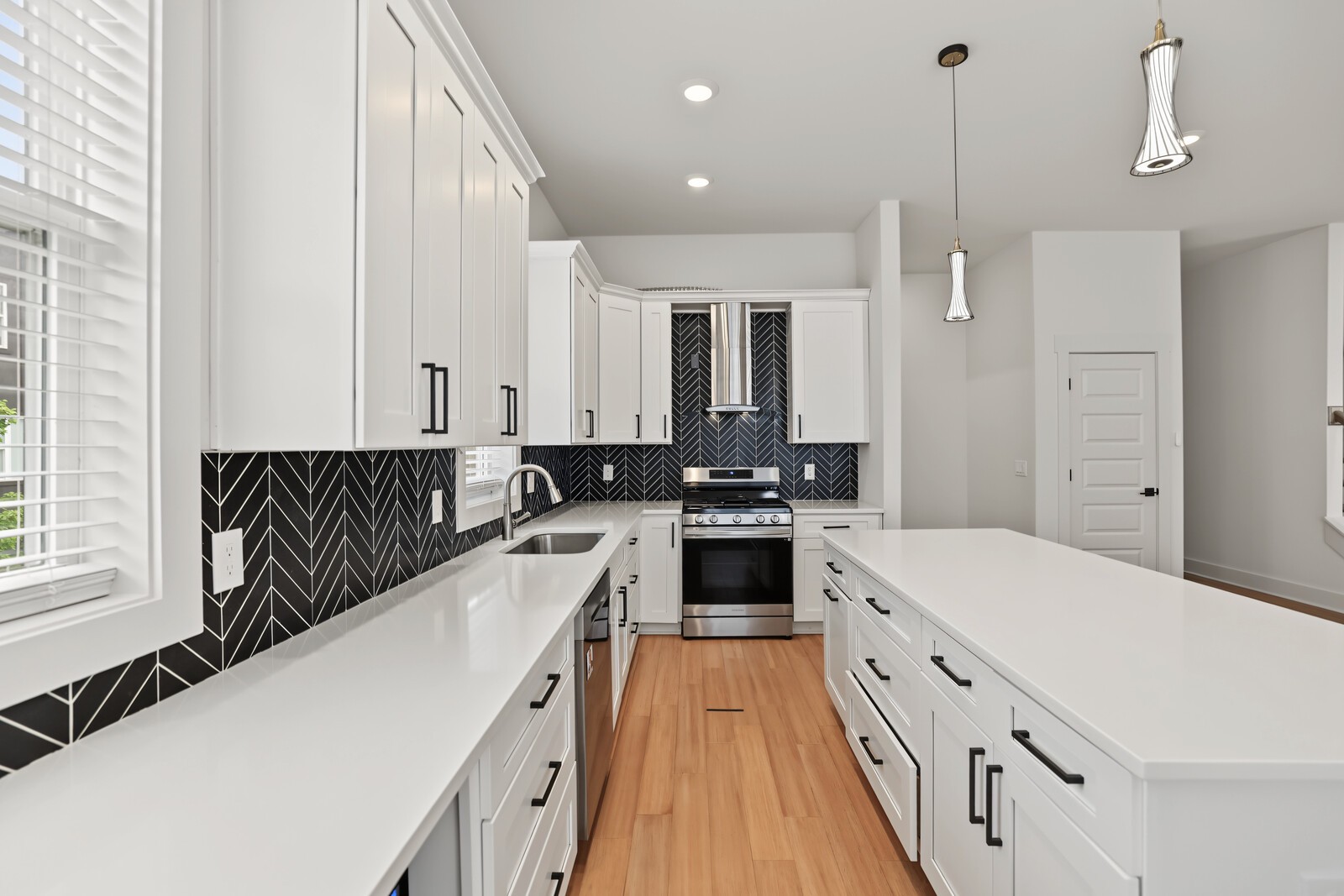 1813B Hermosa St